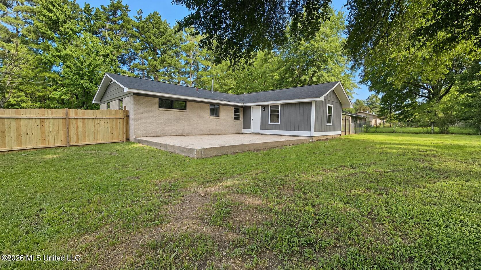 561 Colonial Drive Property Photo 27