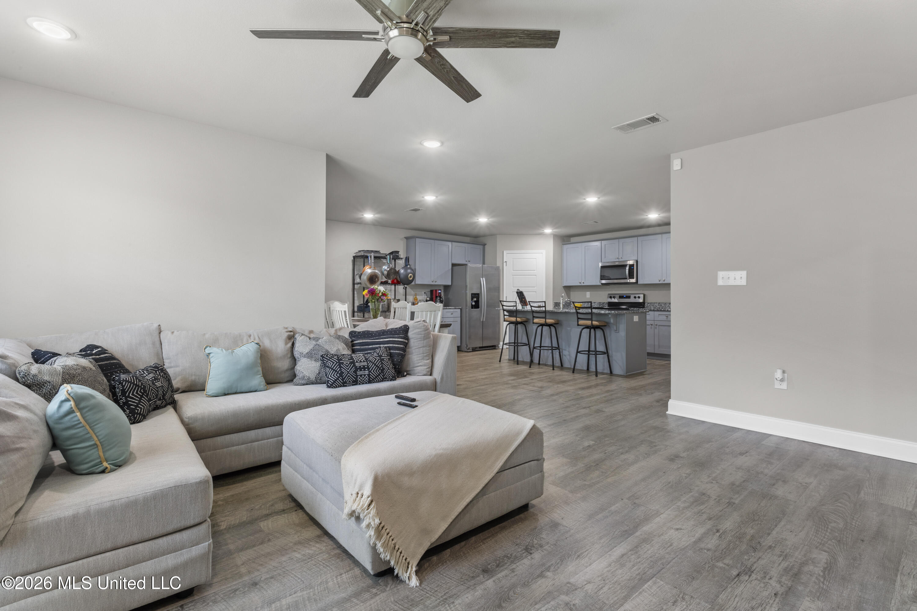 10239 Willow Leaf Drive Property Photo 8