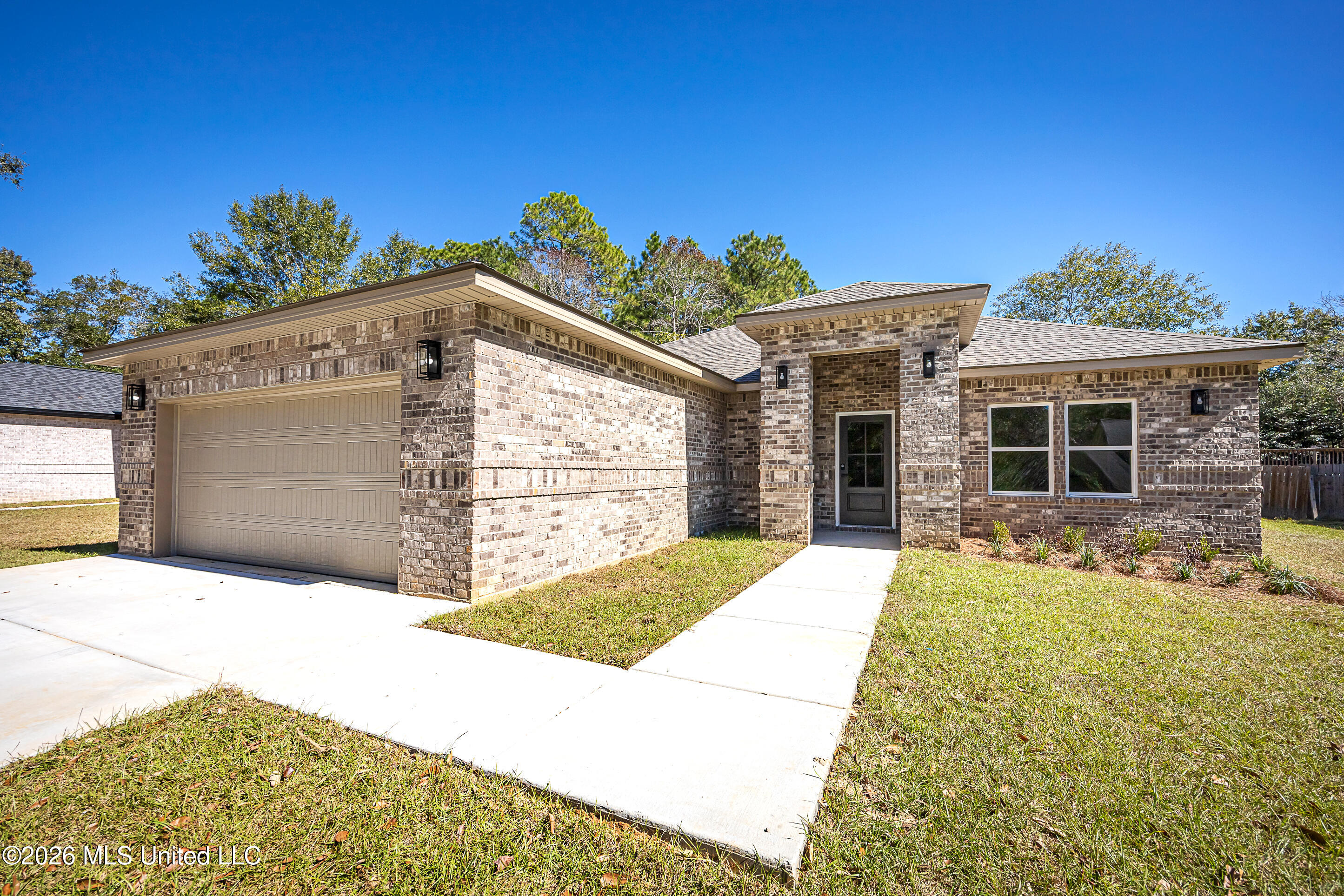 8904 Boxwood Lane Property Photo 1