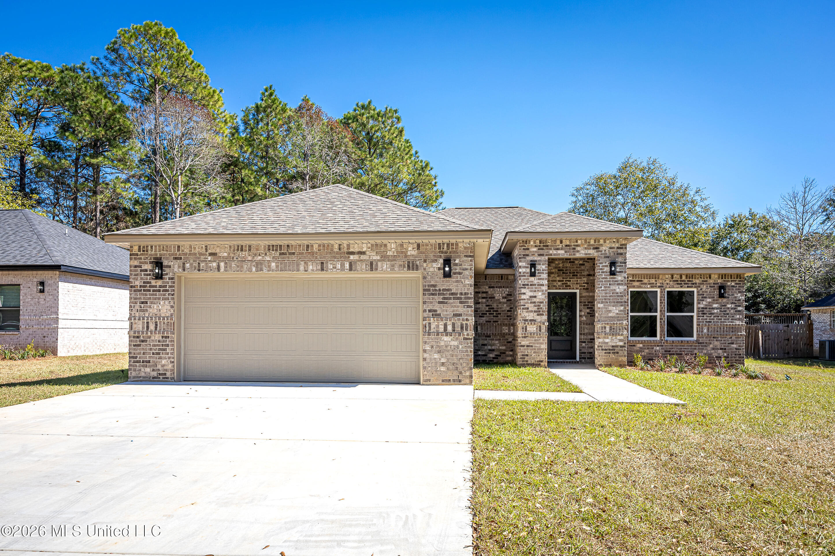 8904 Boxwood Lane Property Photo 2