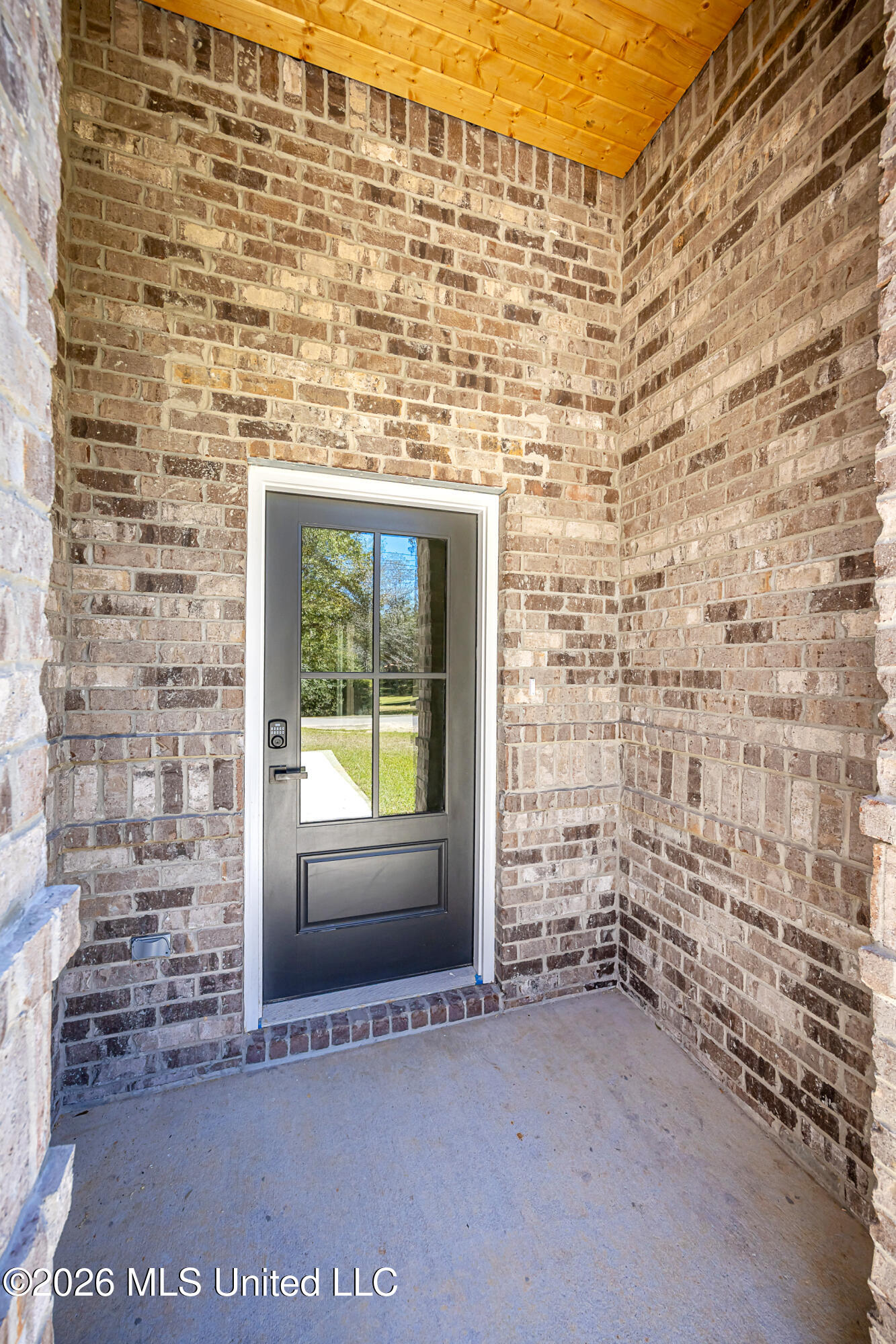 8904 Boxwood Lane Property Photo 4
