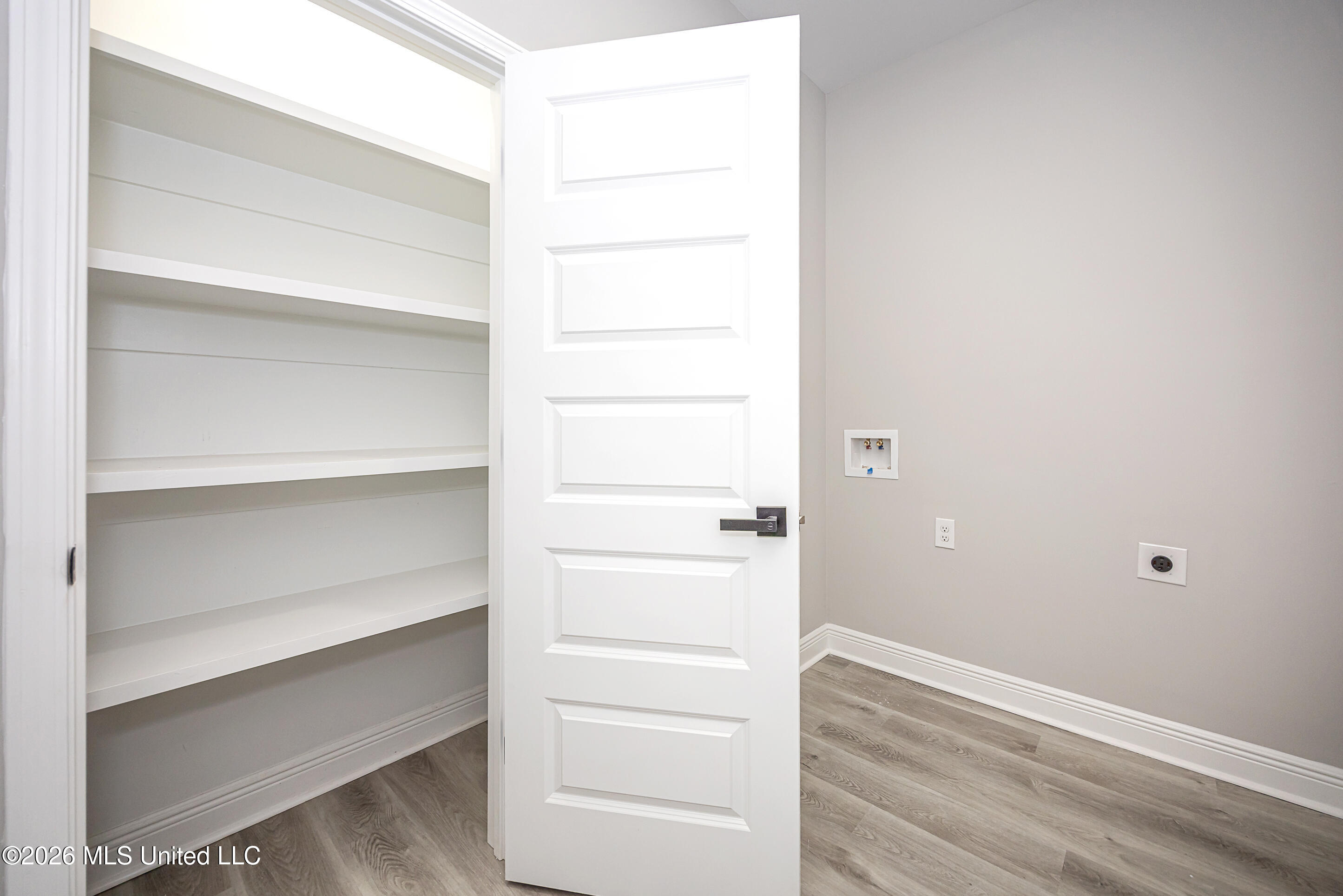 8904 Boxwood Lane Property Photo 14