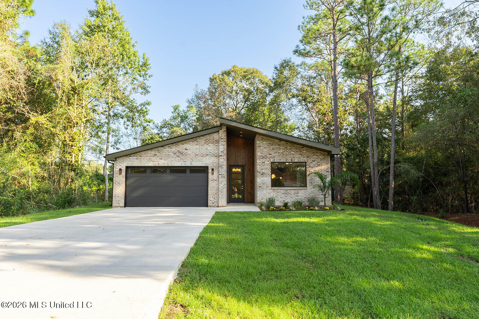 116 Pinedale Drive Property Photo 1