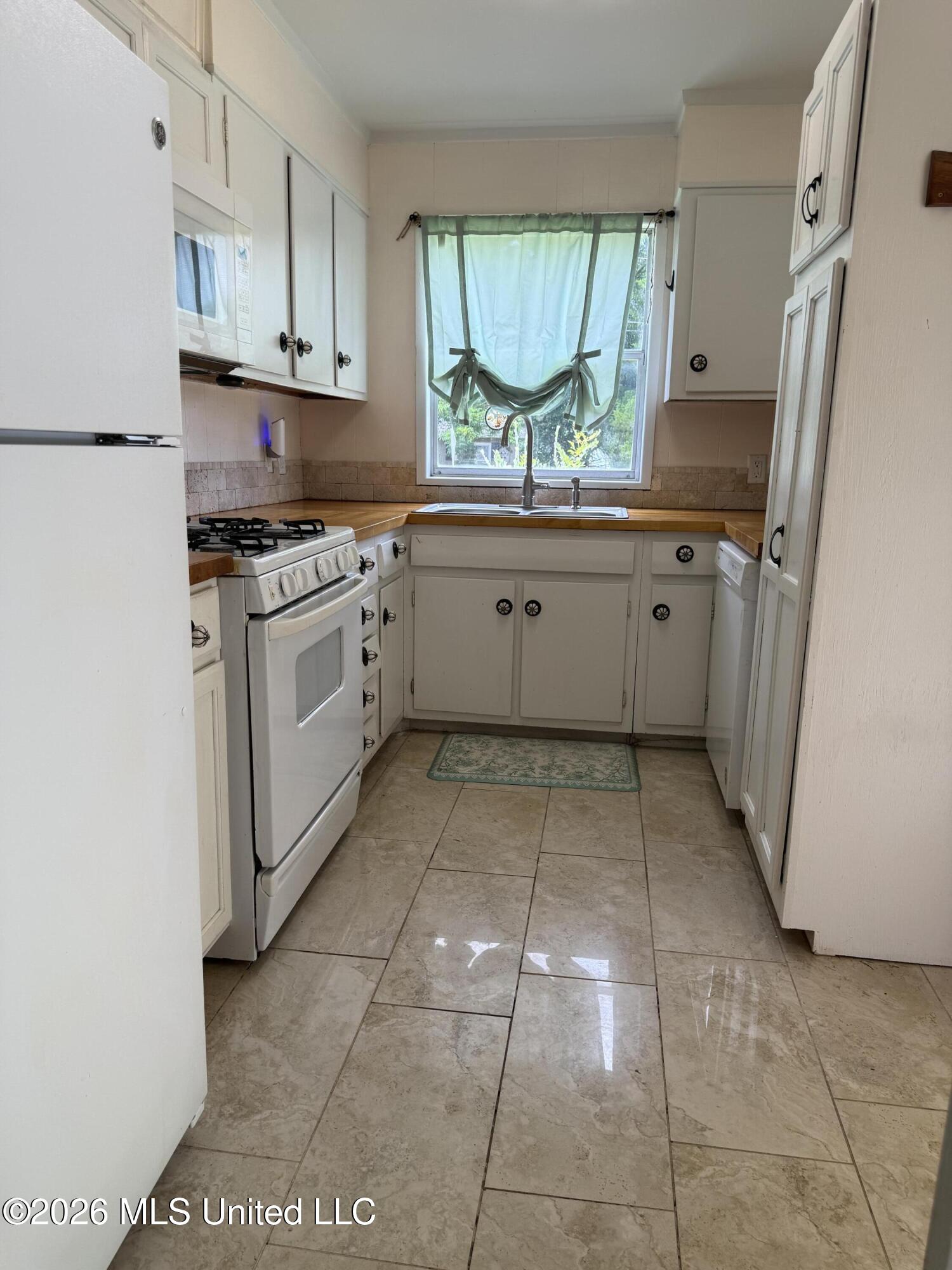 226 Janet Street Property Photo 5