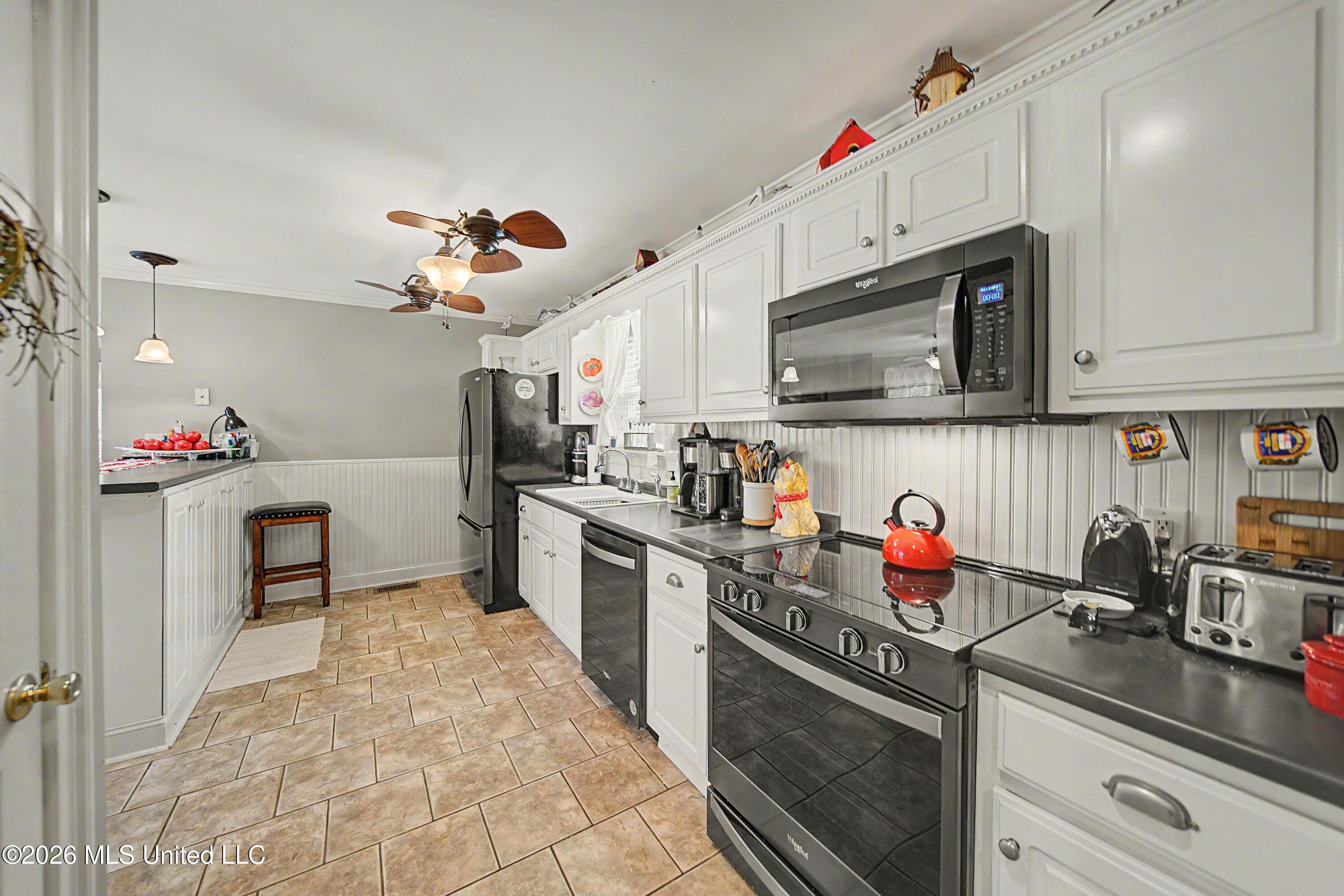 26 Betty Boulevard Property Photo 14