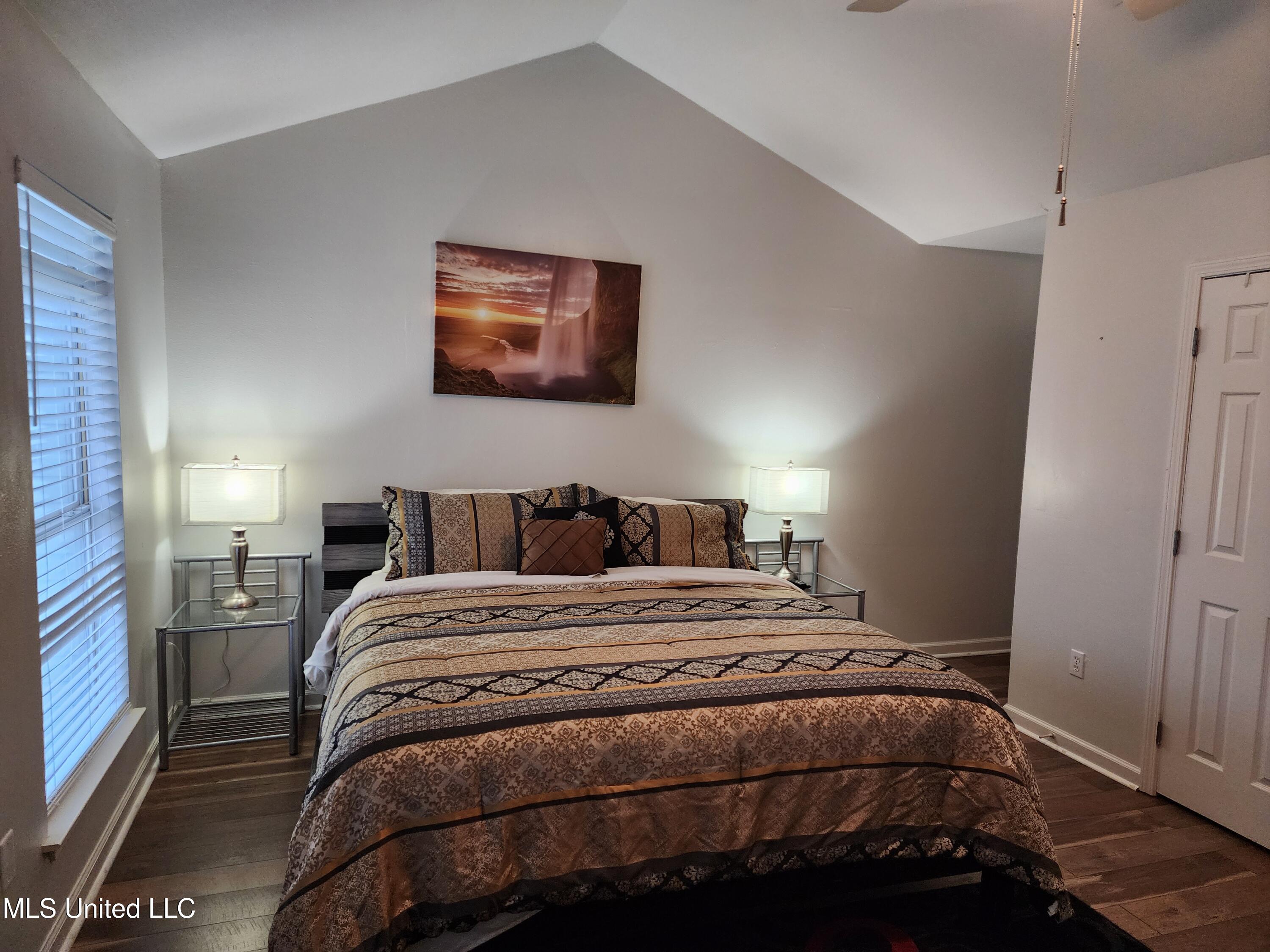 1270 Century Oaks Drive Property Photo 13