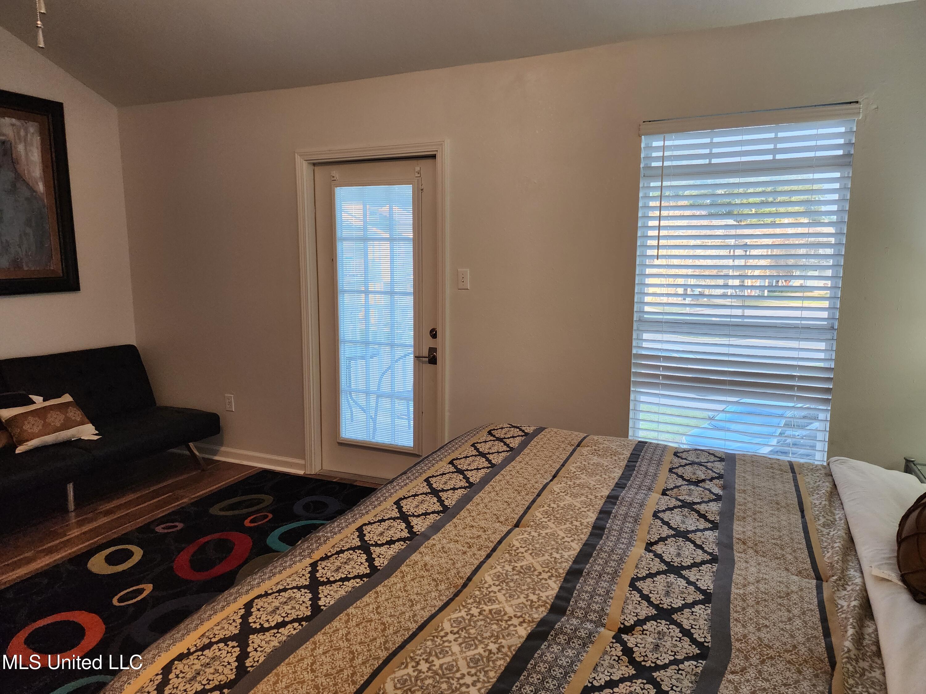 1270 Century Oaks Drive Property Photo 14