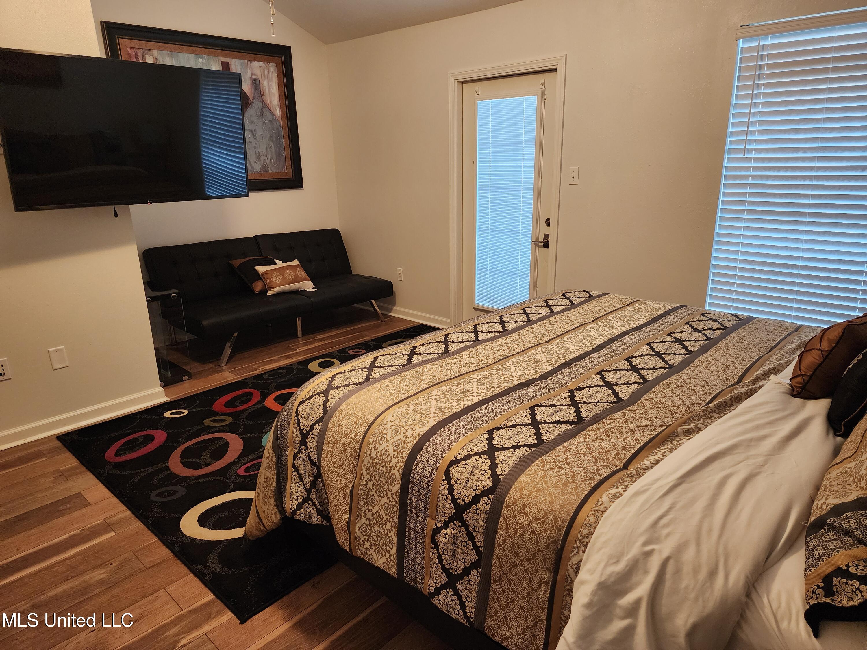 1270 Century Oaks Drive Property Photo 16