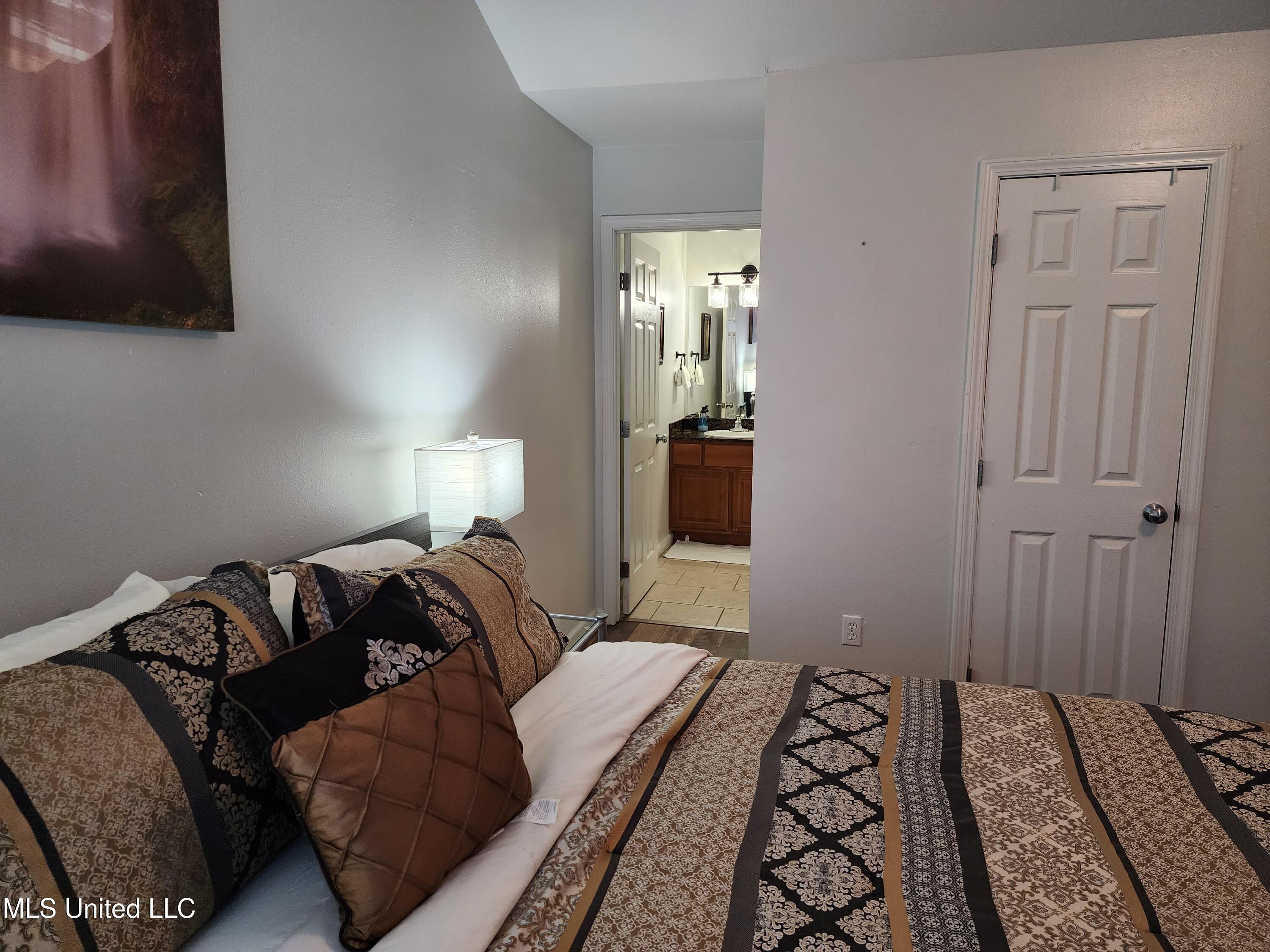 1270 Century Oaks Drive Property Photo 21