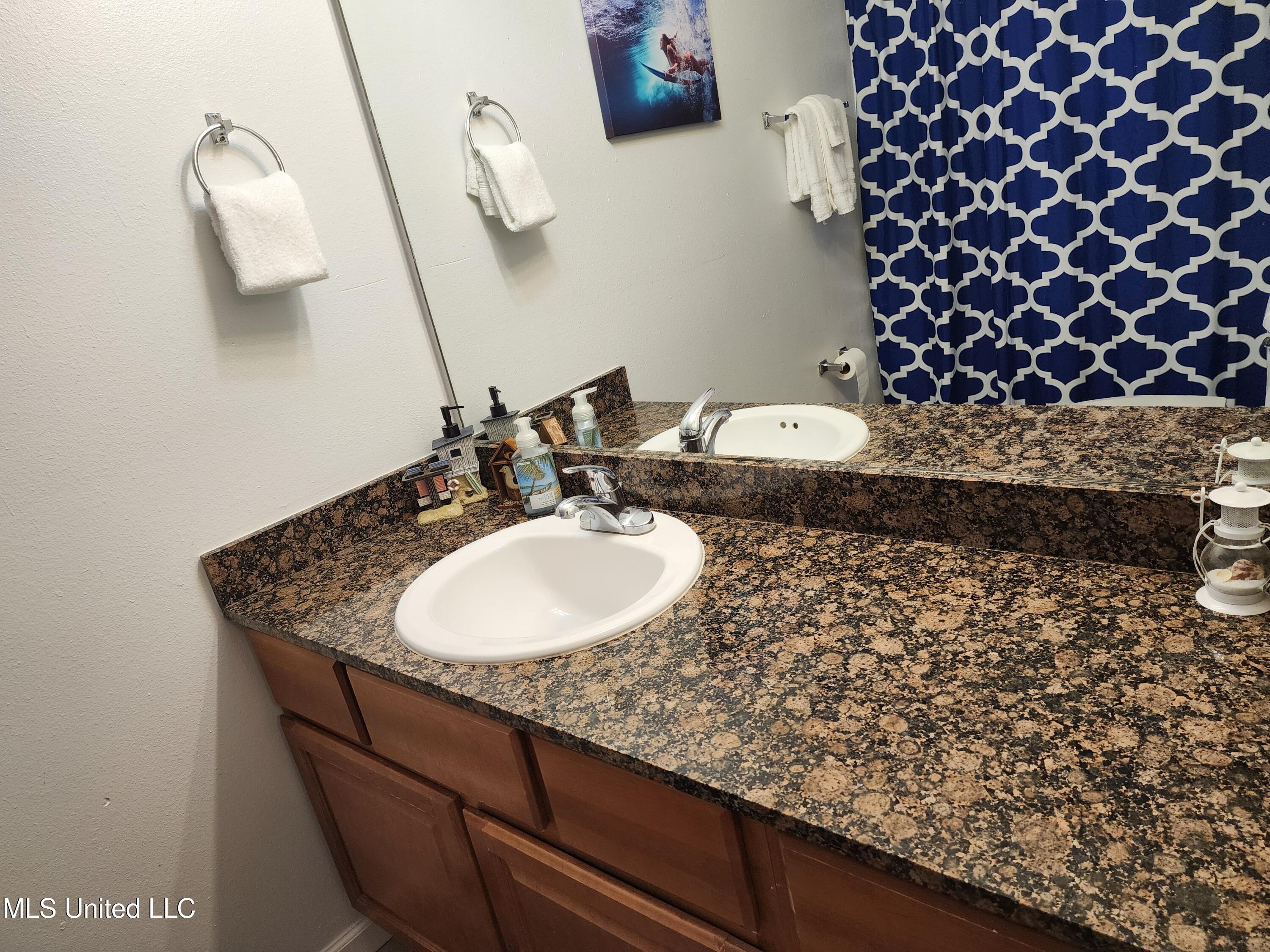 1270 Century Oaks Drive Property Photo 28