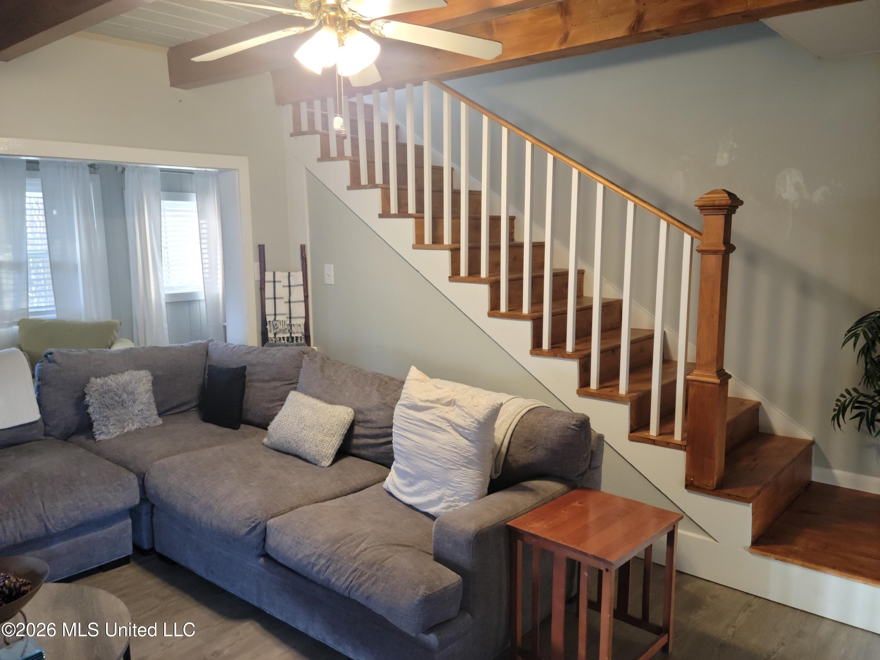 303 Pinewood Circle Property Photo 6