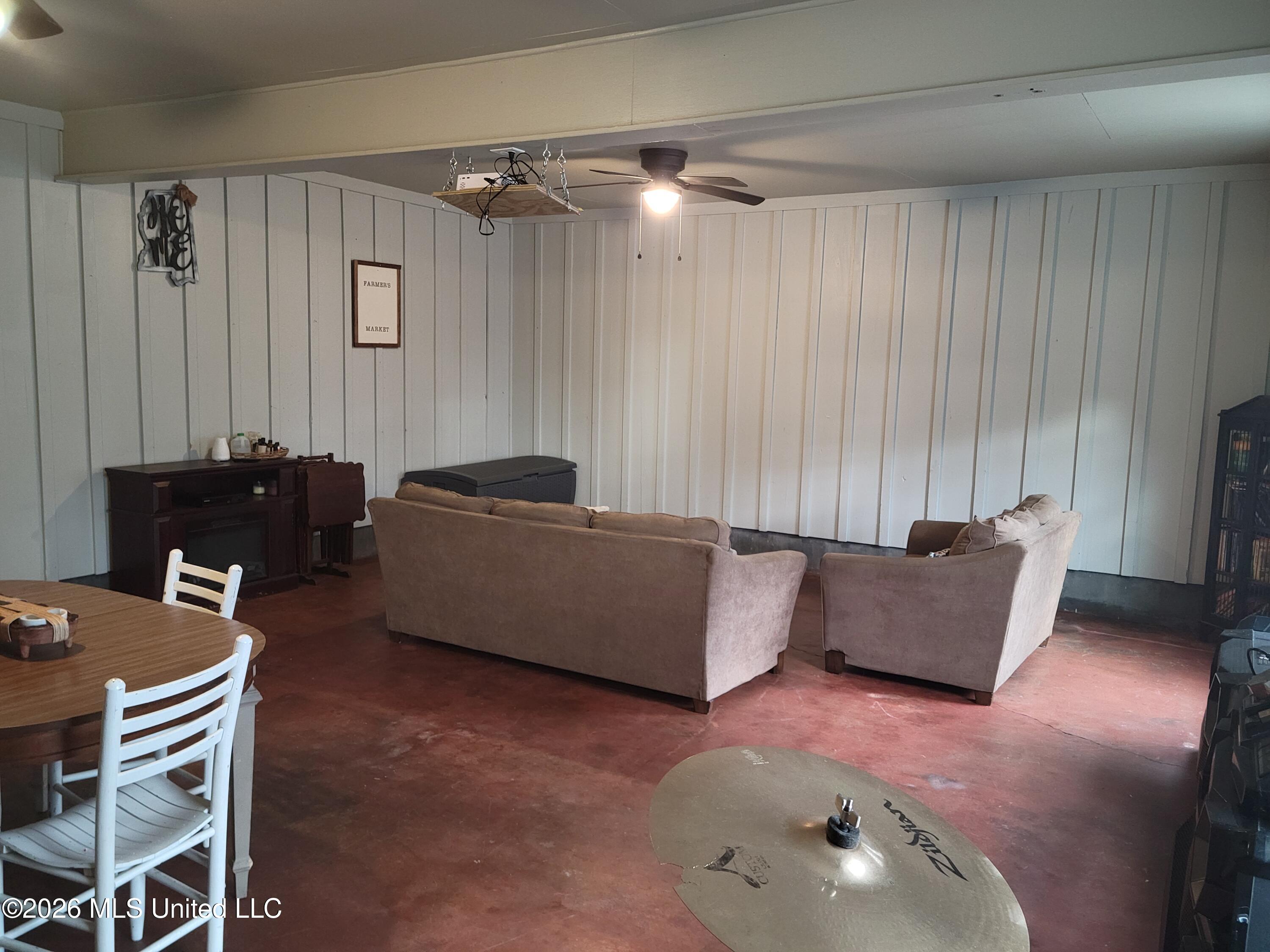 303 Pinewood Circle Property Photo 14