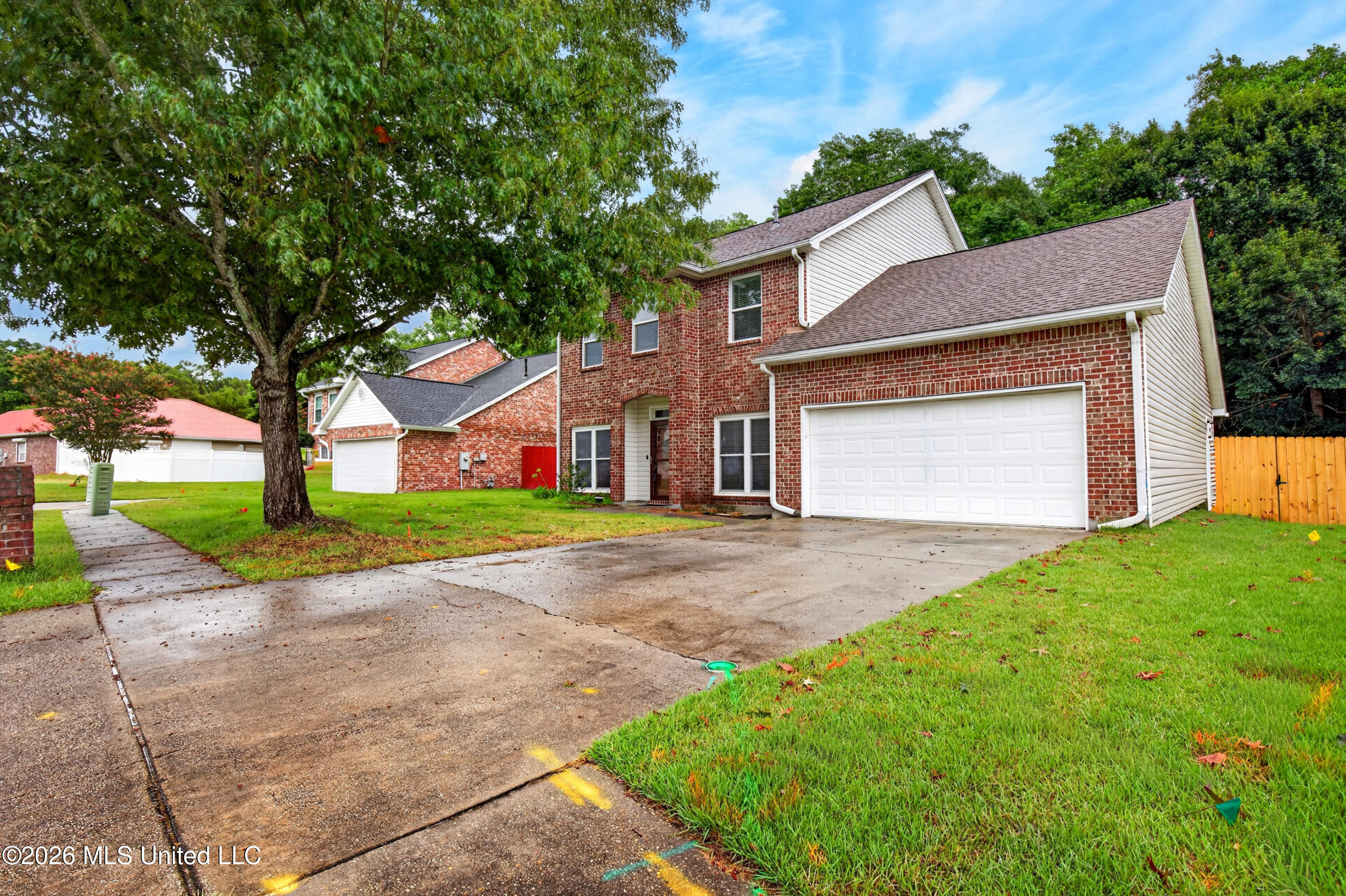 874 Ellington Drive Property Photo 3