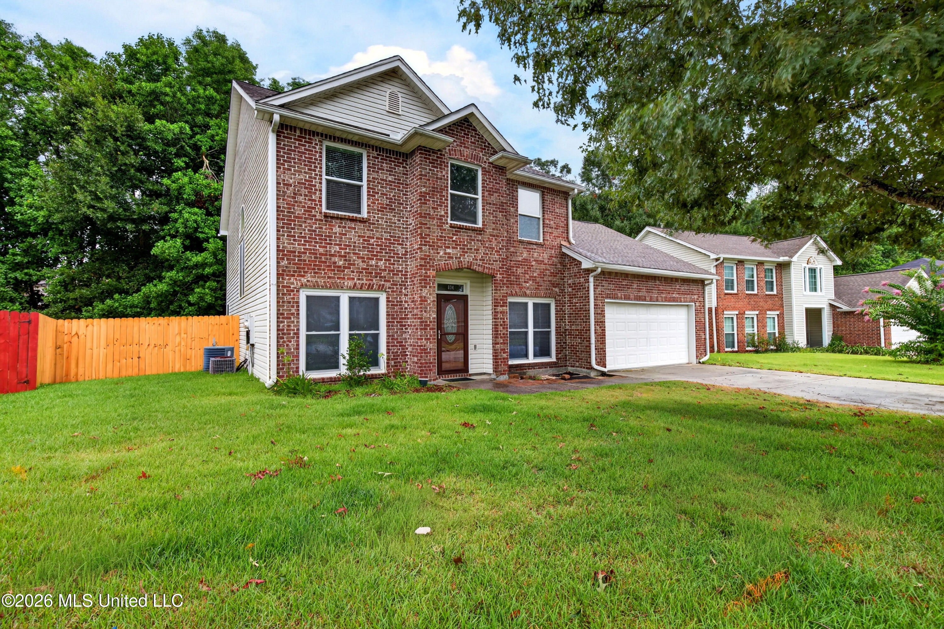 874 Ellington Drive Property Photo 4