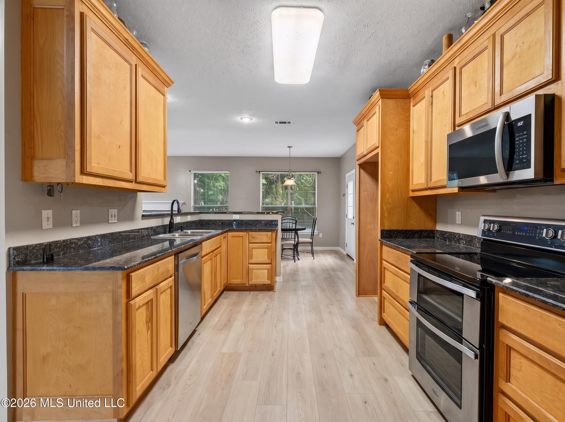 874 Ellington Drive Property Photo 10