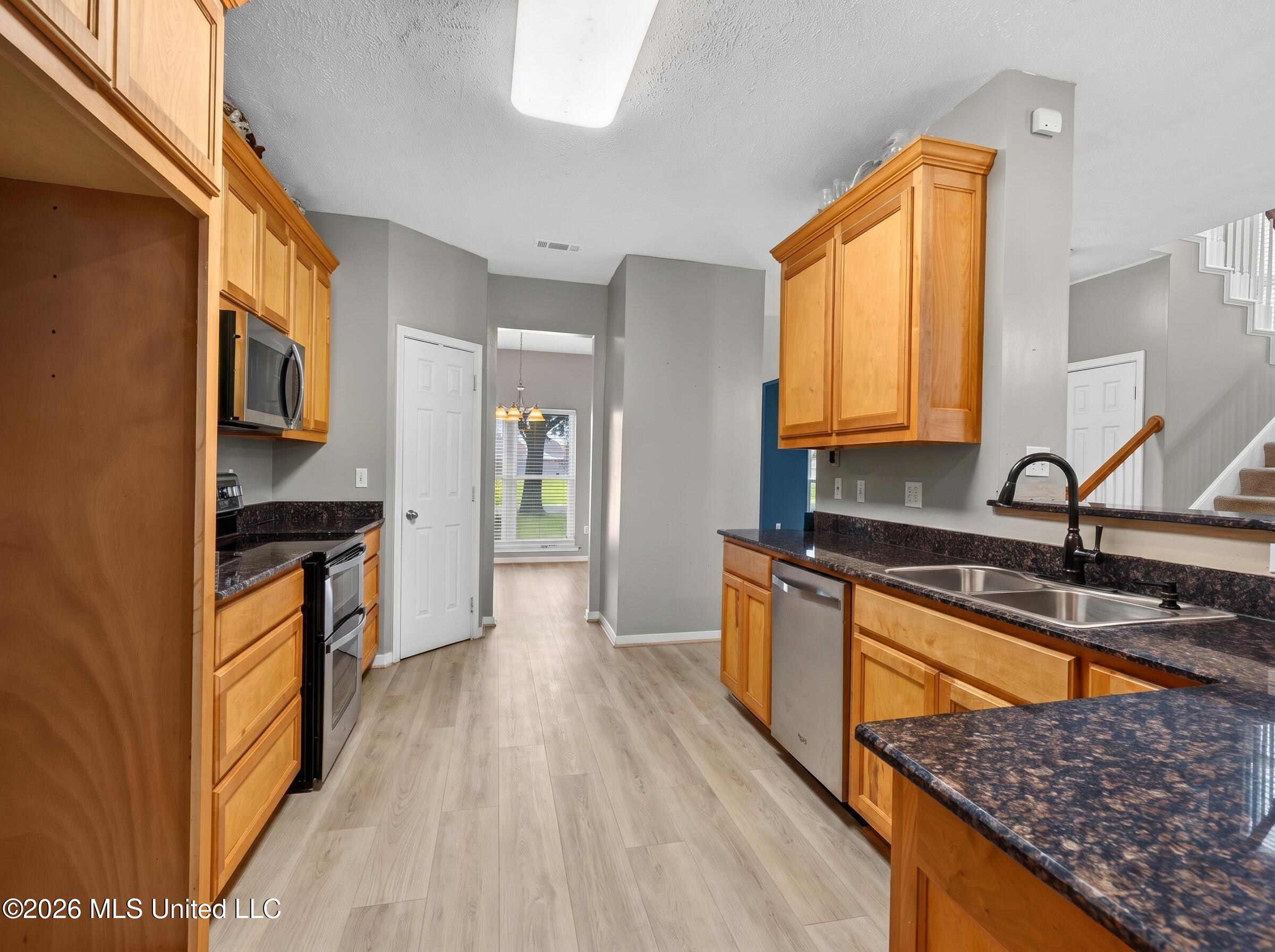 874 Ellington Drive Property Photo 11