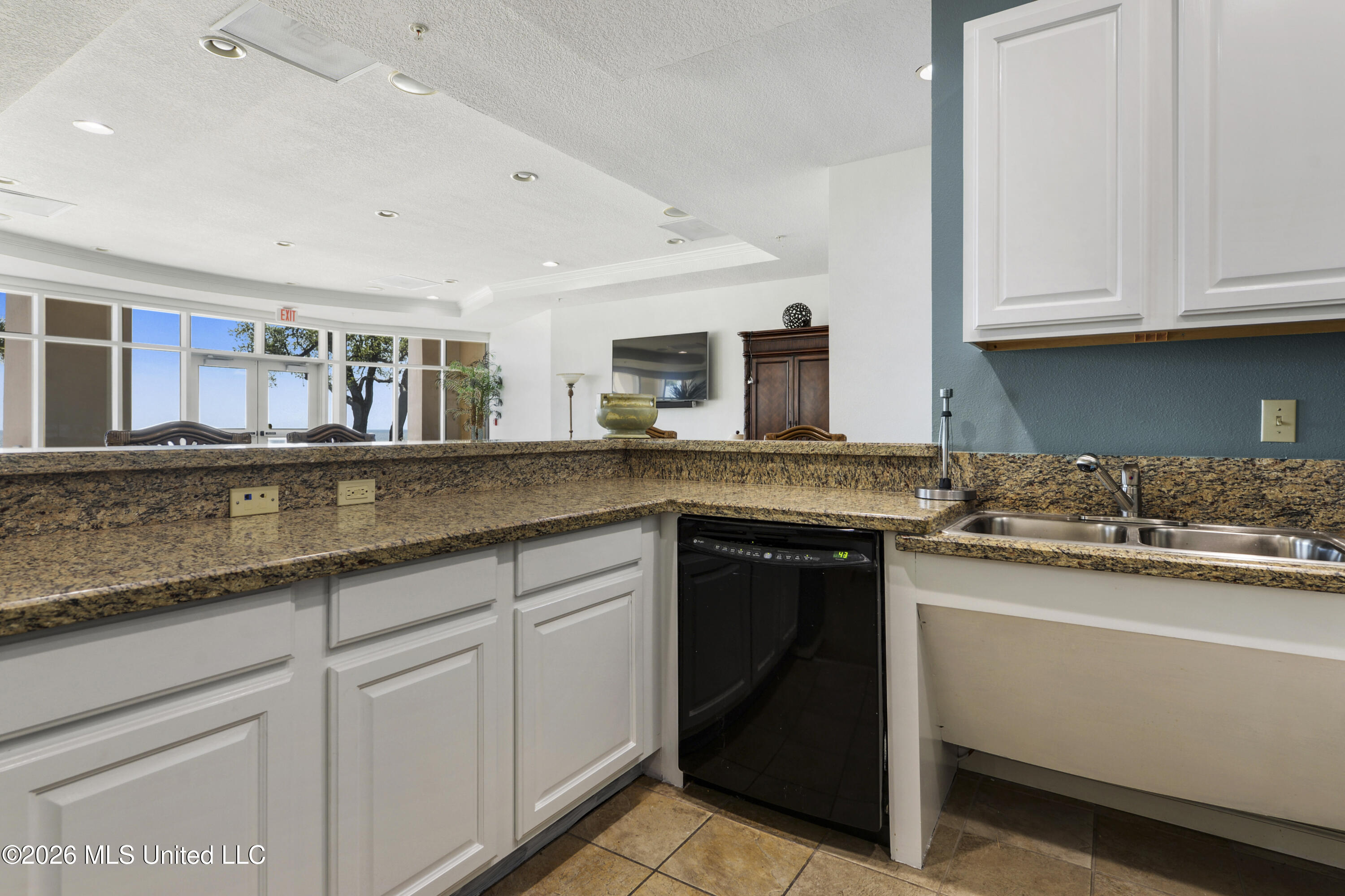2230 Beach Drive Property Photo 32