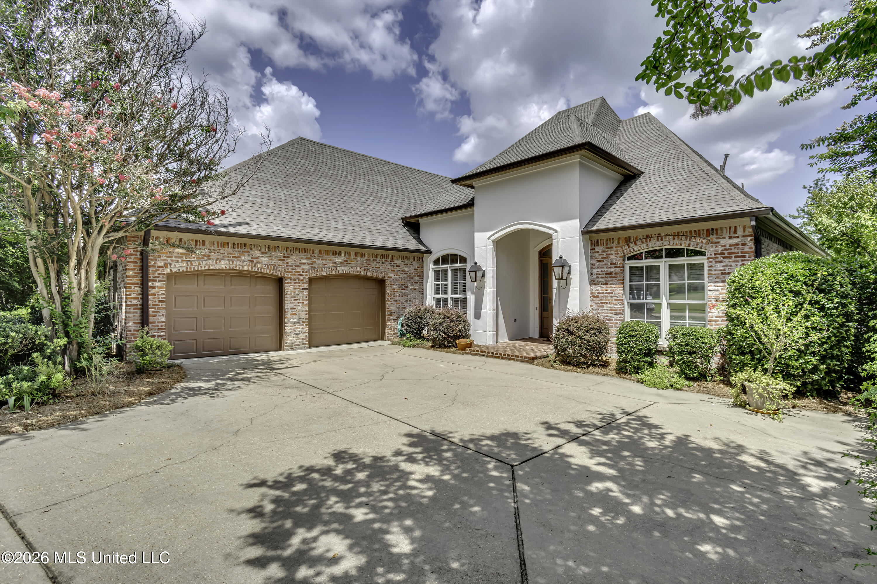 129 Hoy Farms Drive Property Photo 1