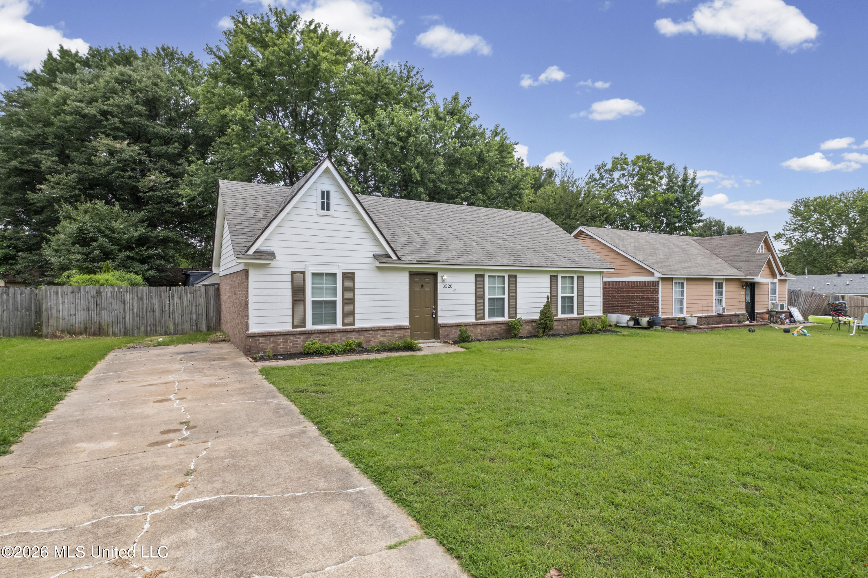 3520 Mayfair Drive Property Photo 2