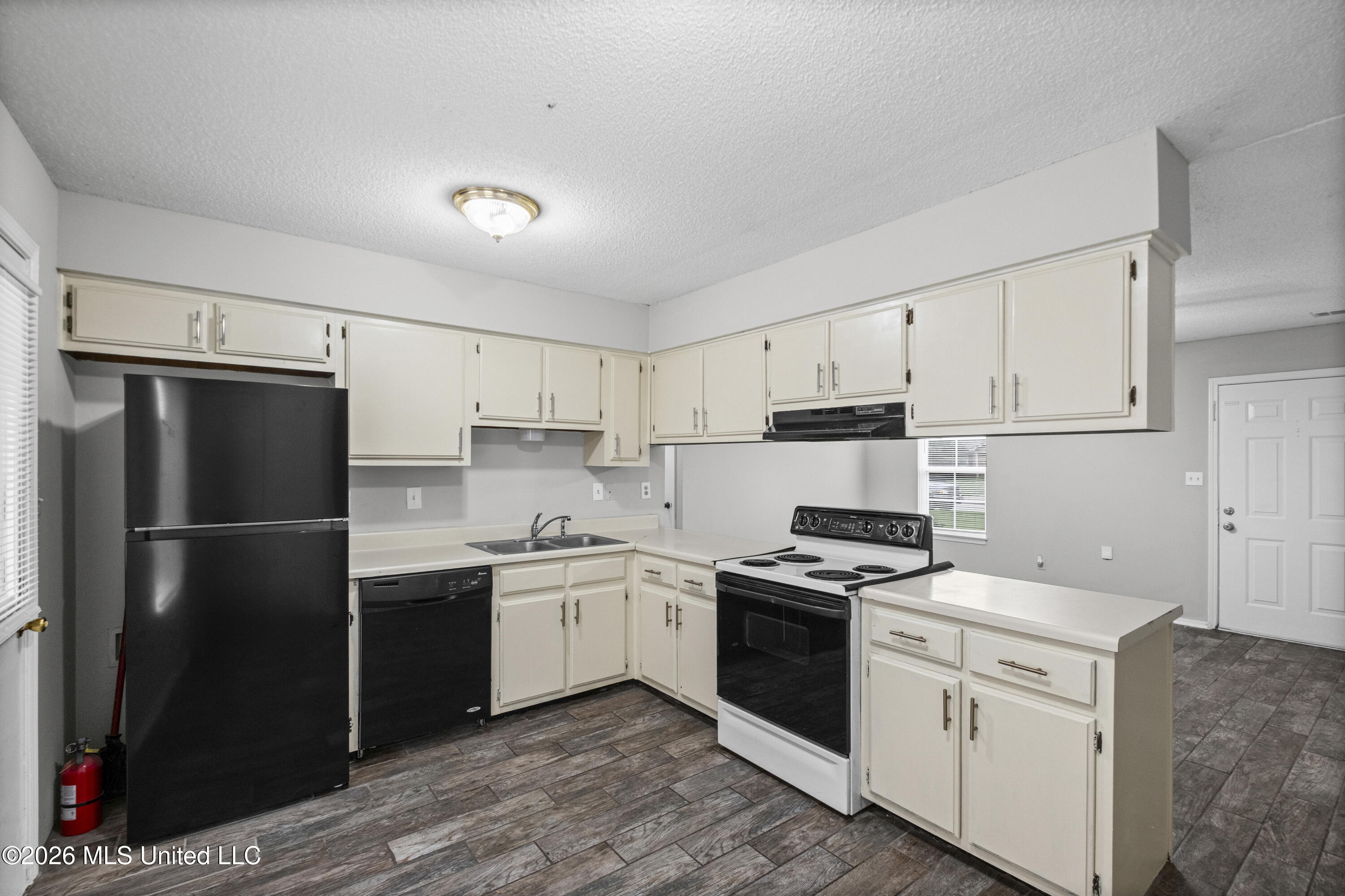 3520 Mayfair Drive Property Photo 6