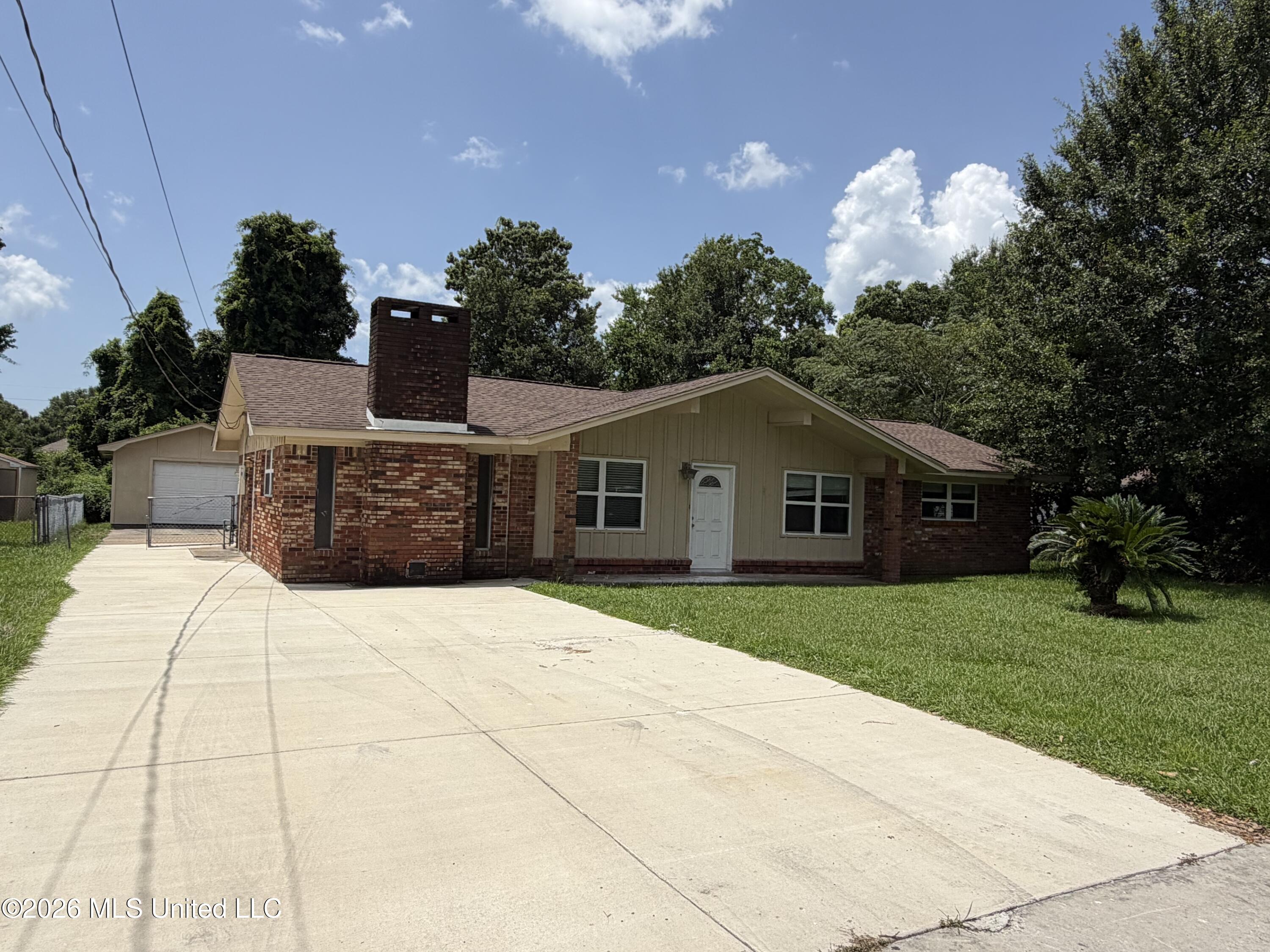 2191 Floyd Drive Property Photo 2