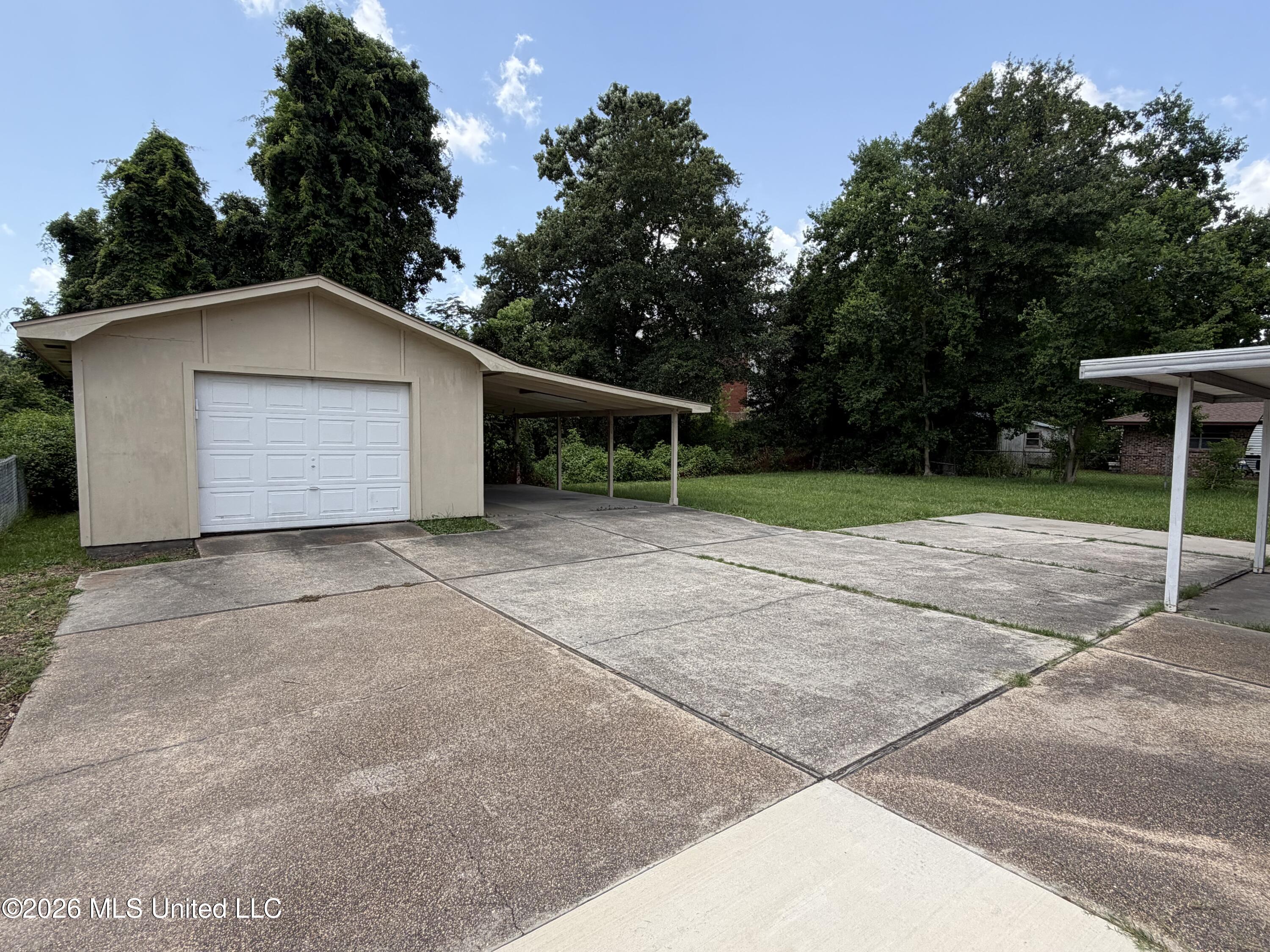 2191 Floyd Drive Property Photo 3
