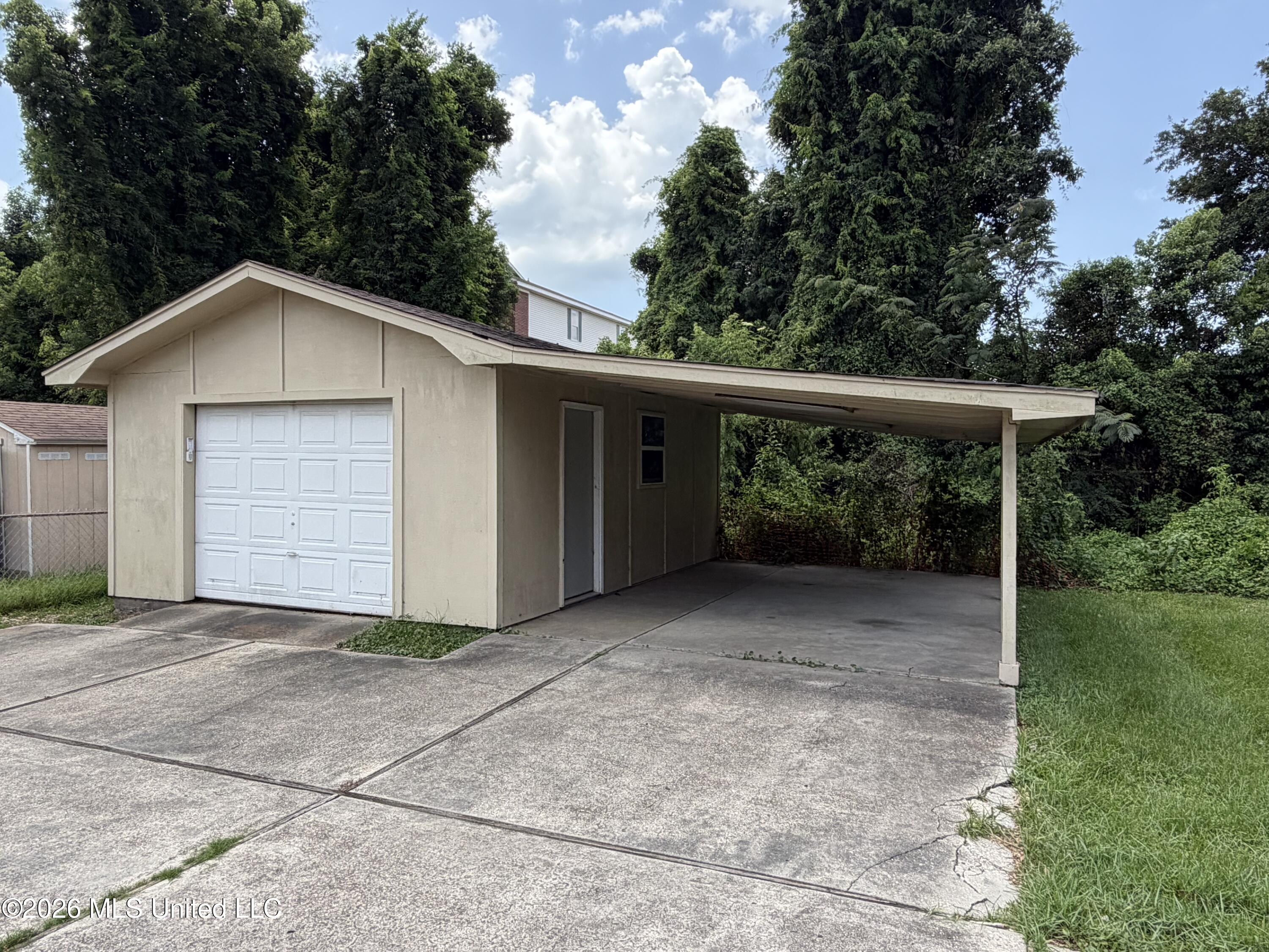 2191 Floyd Drive Property Photo 4