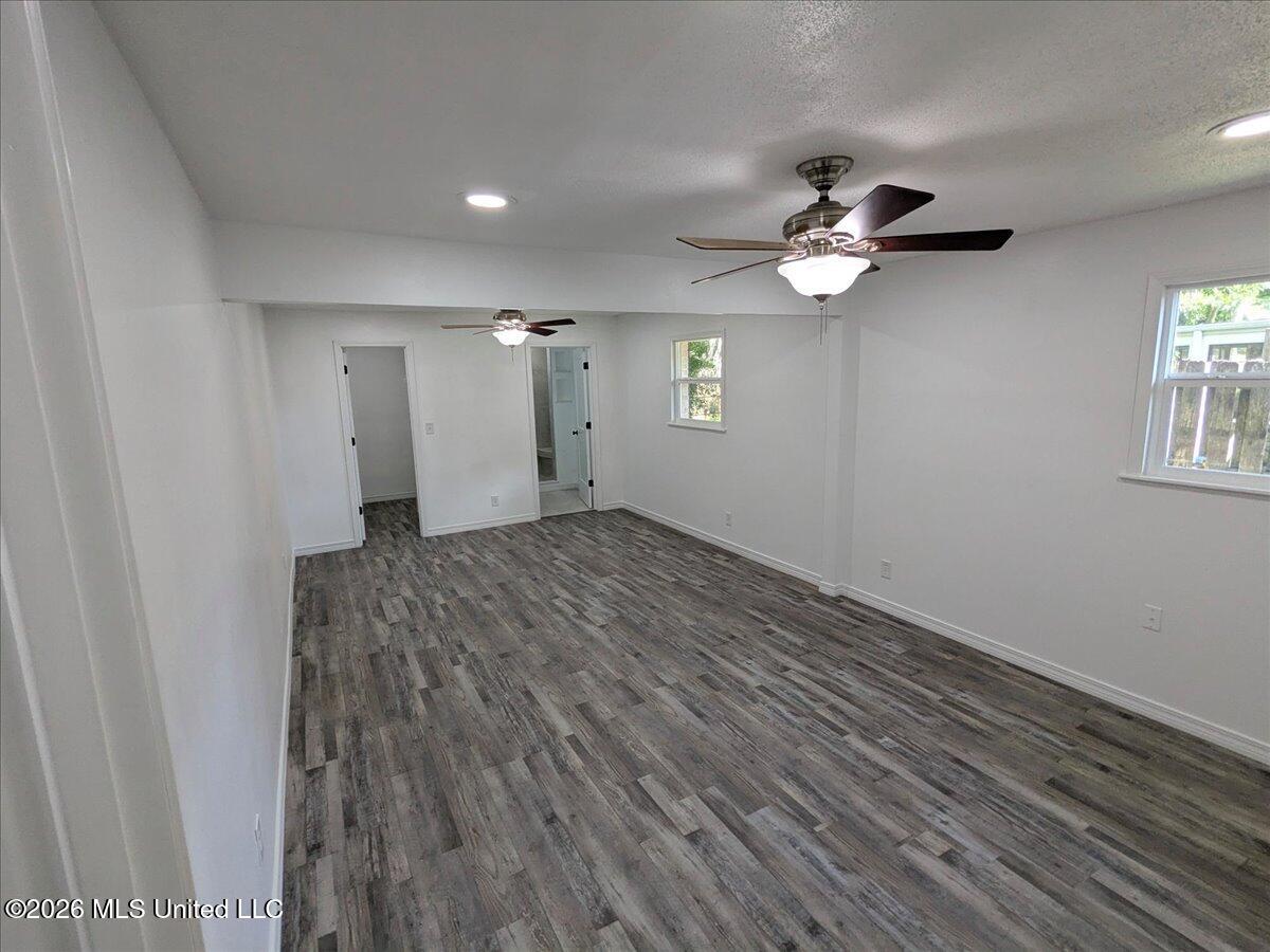 2210 Glendale Street Property Photo 11