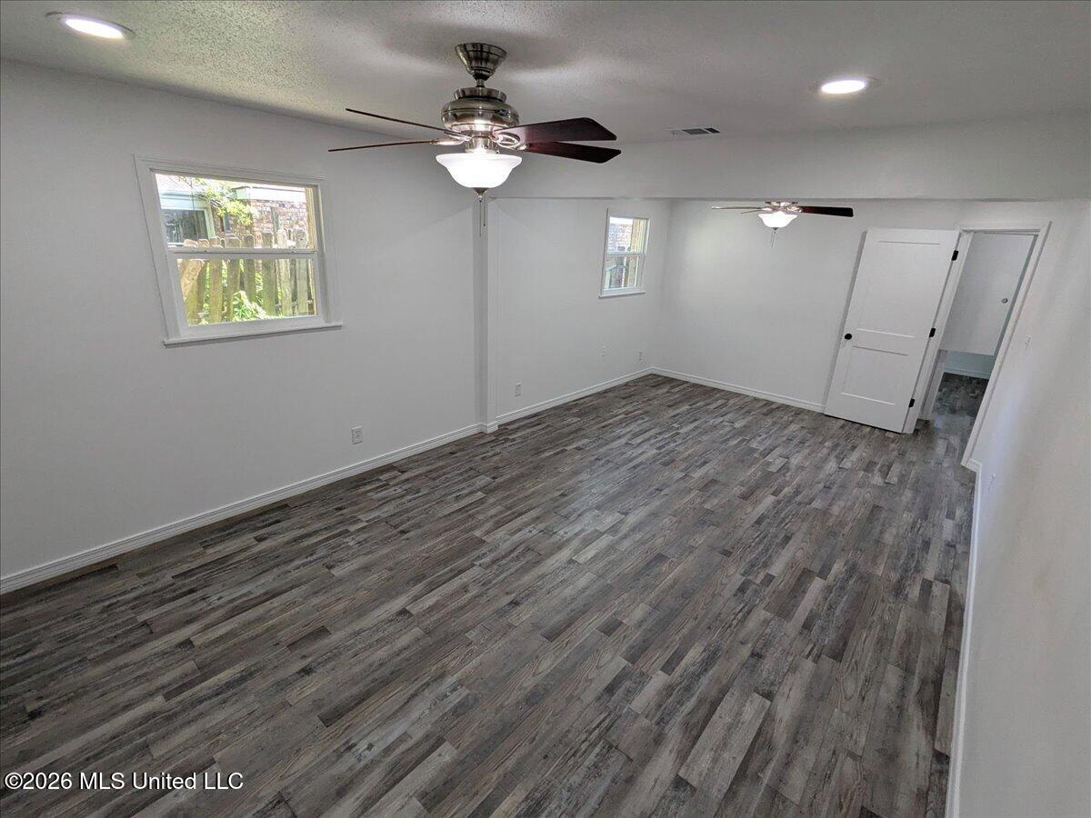 2210 Glendale Street Property Photo 12