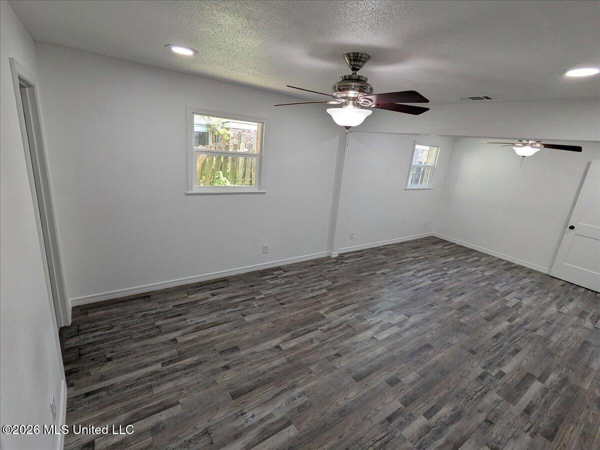 2210 Glendale Street Property Photo 16