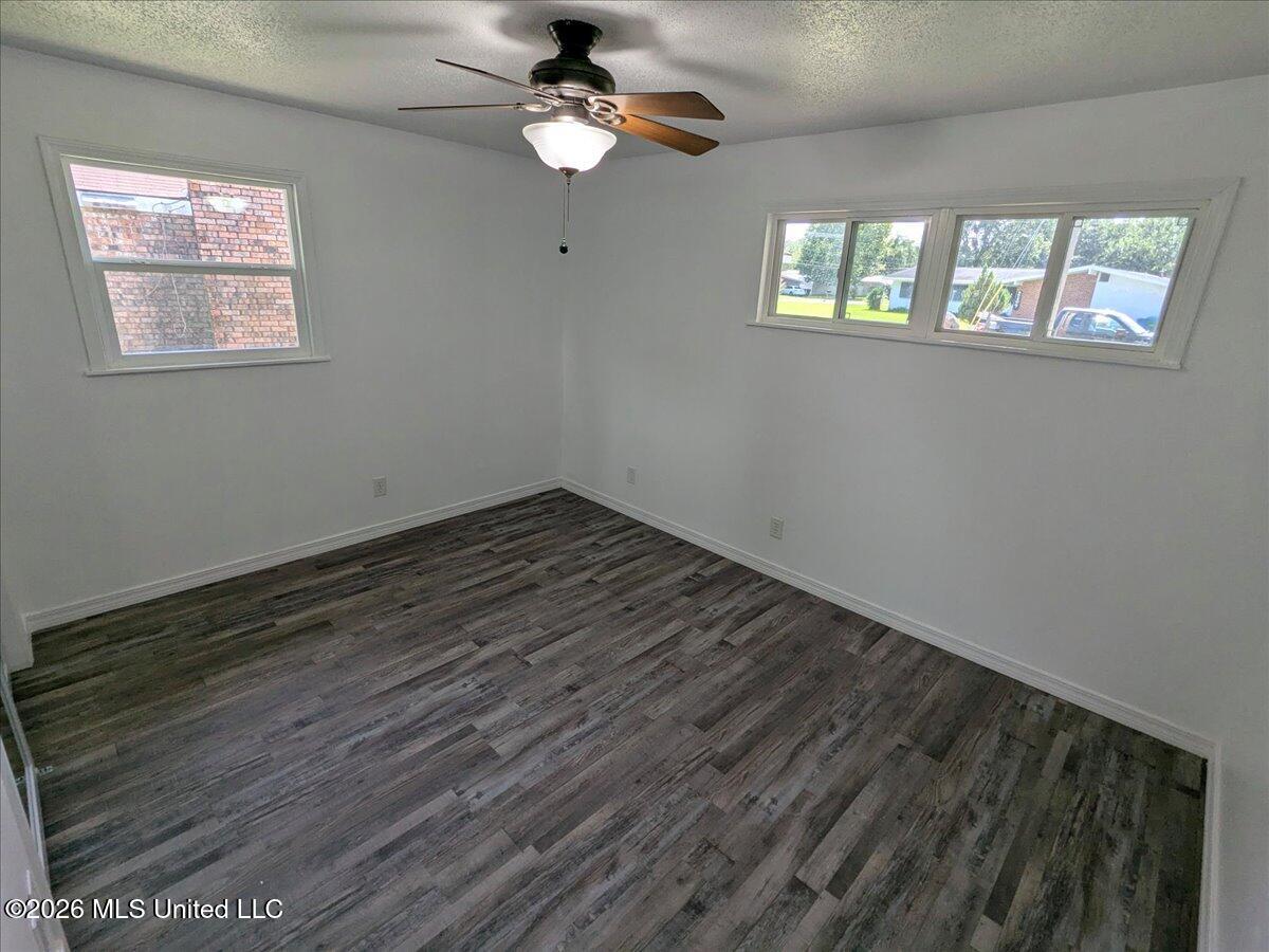 2210 Glendale Street Property Photo 20