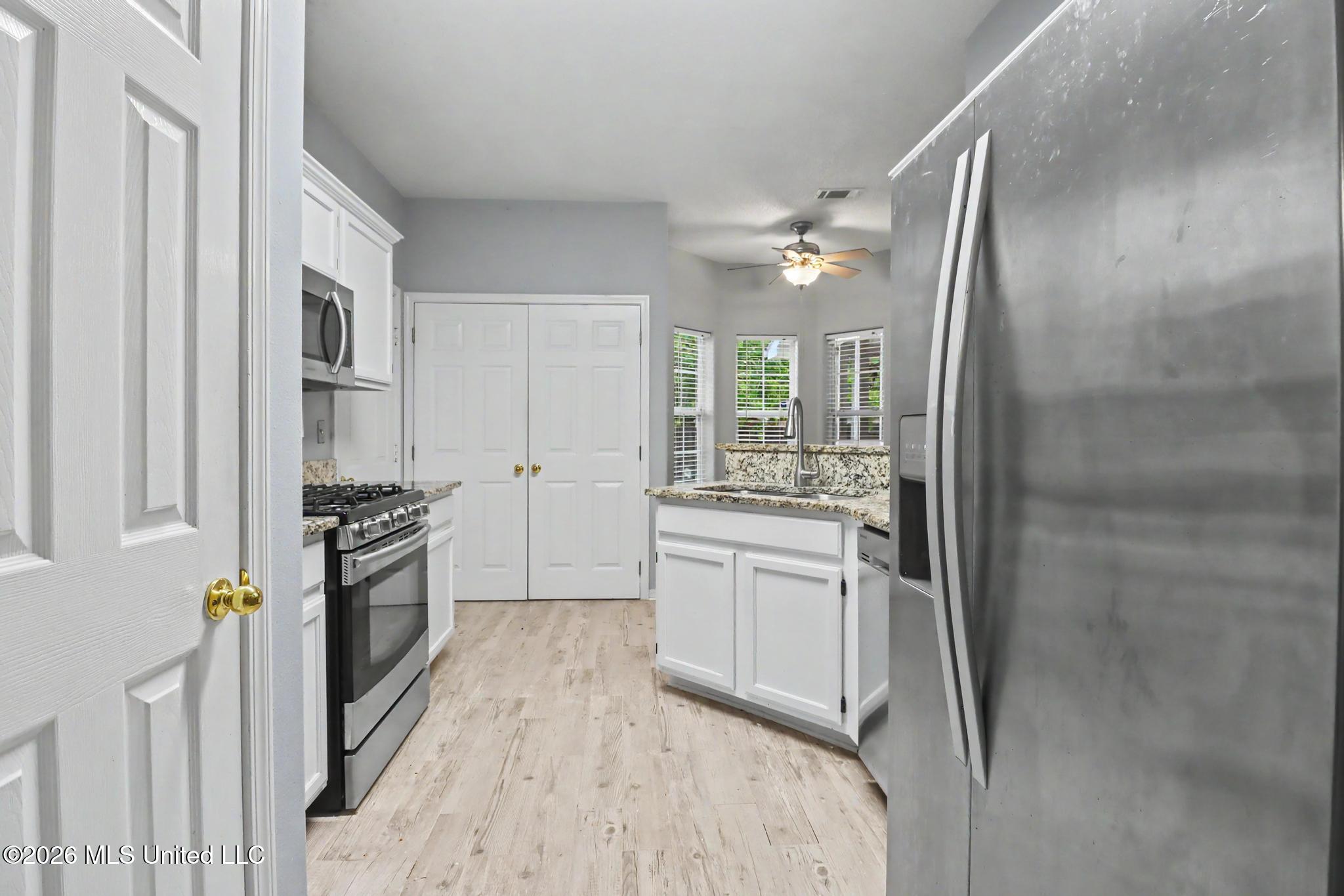 14085 Remington Drive Property Photo 6