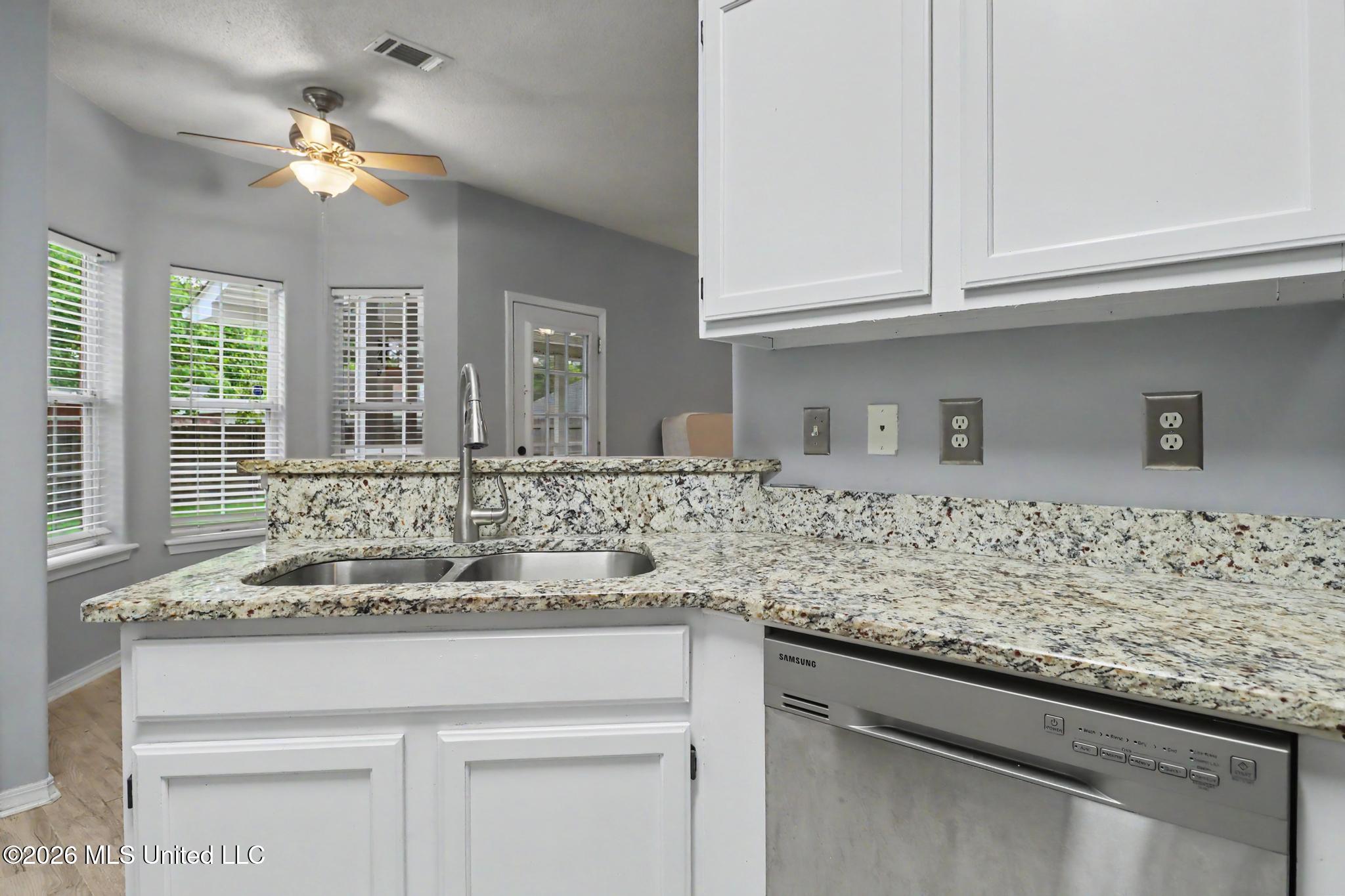 14085 Remington Drive Property Photo 8