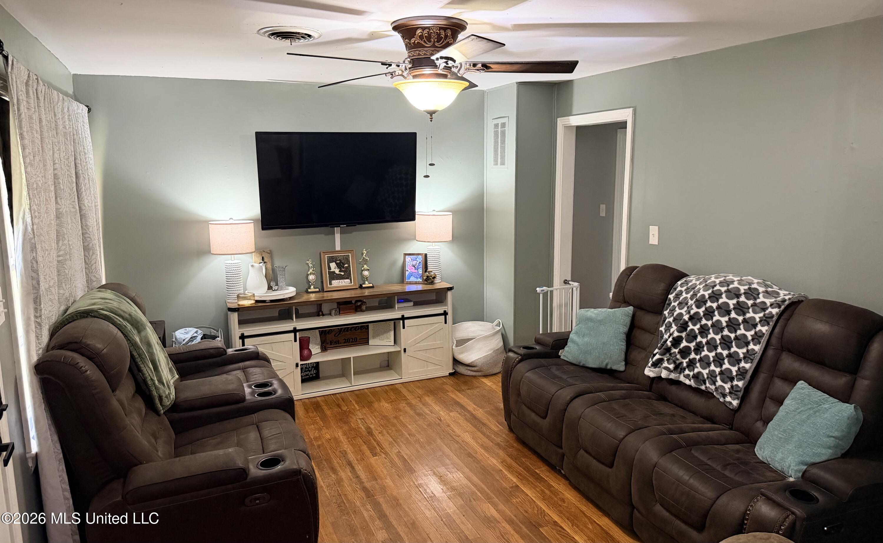 1621 Camellia Street Property Photo 3