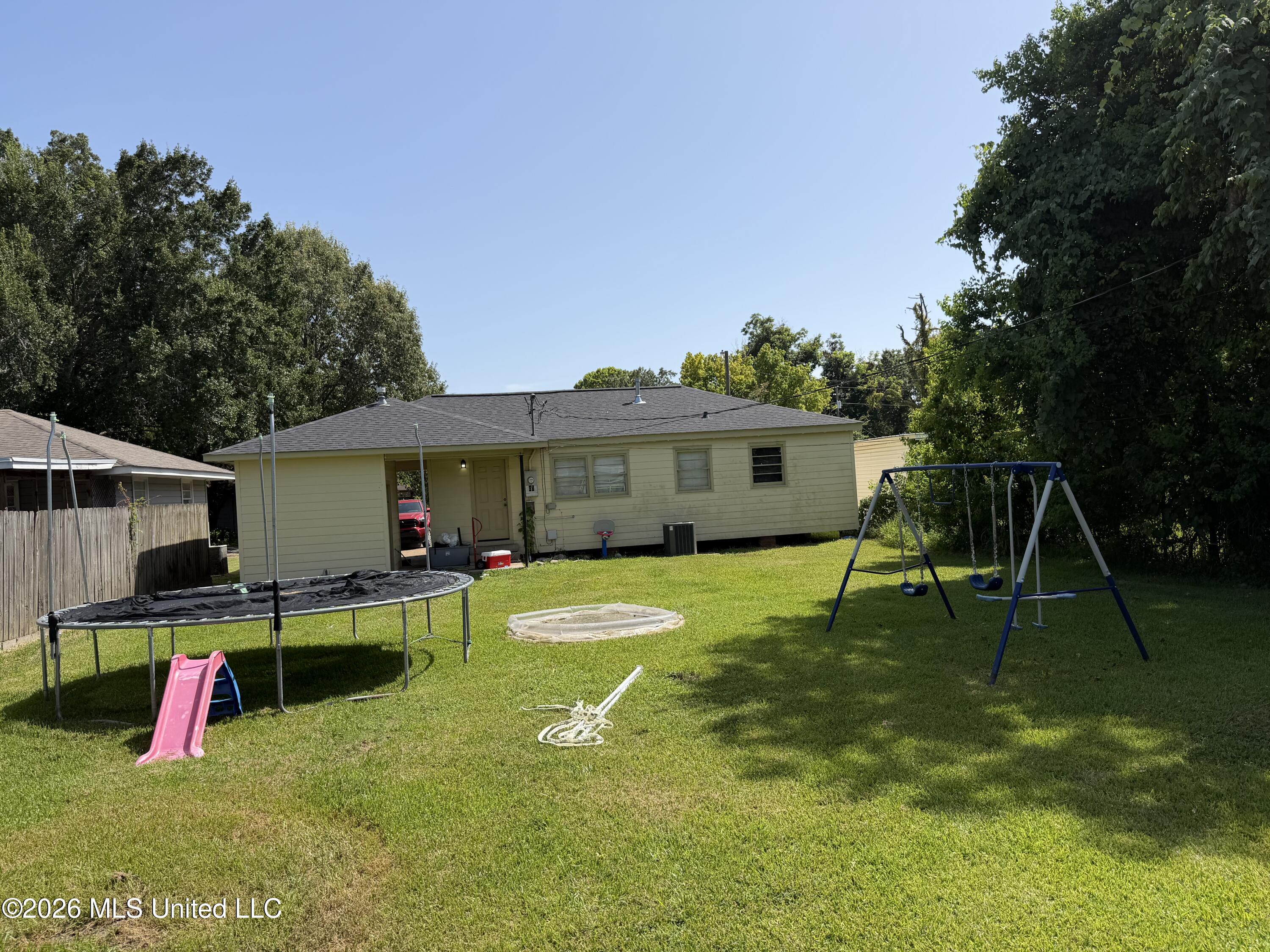 1621 Camellia Street Property Photo 9