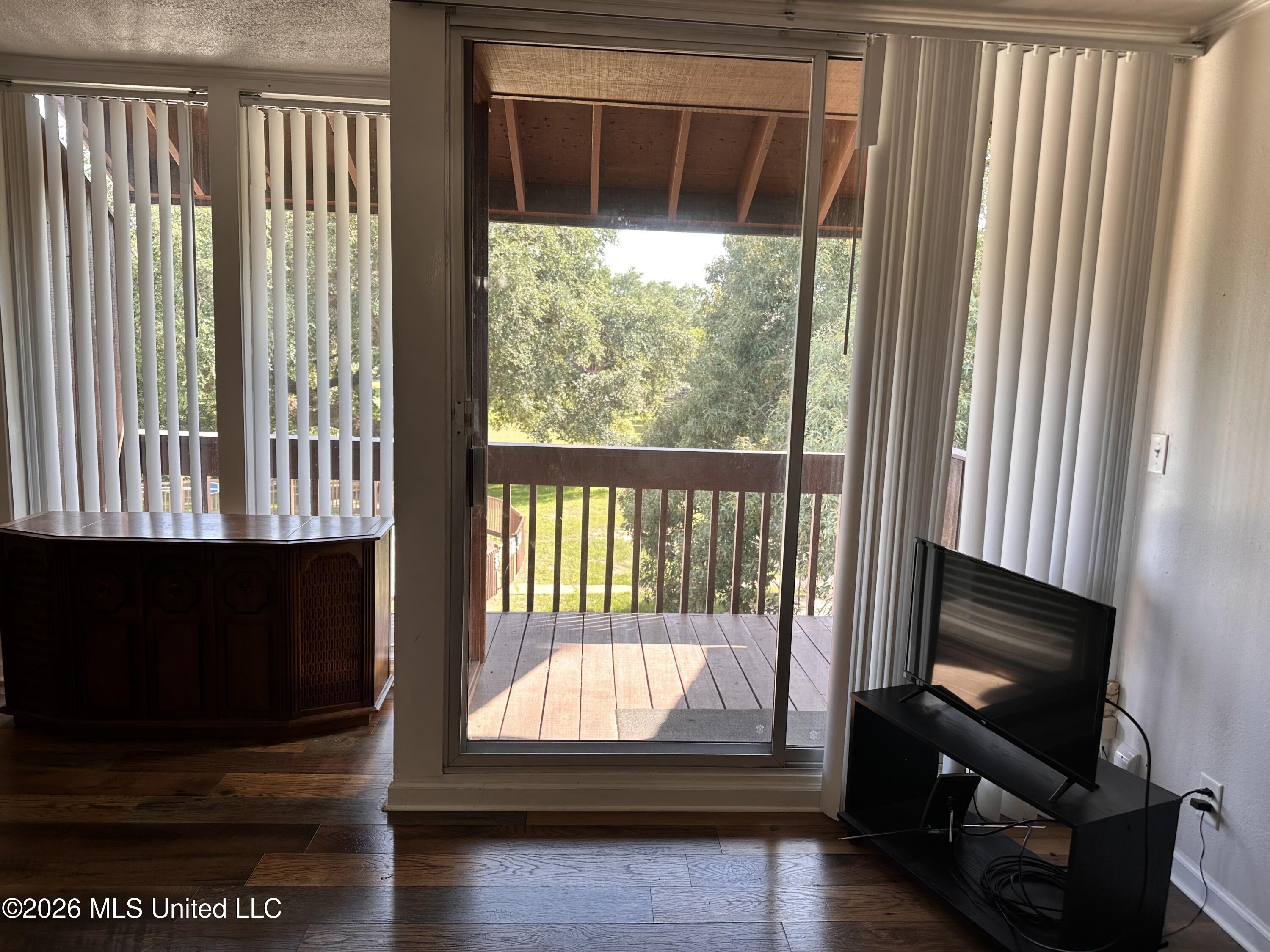 230 Lakeside Villa Property Photo 5