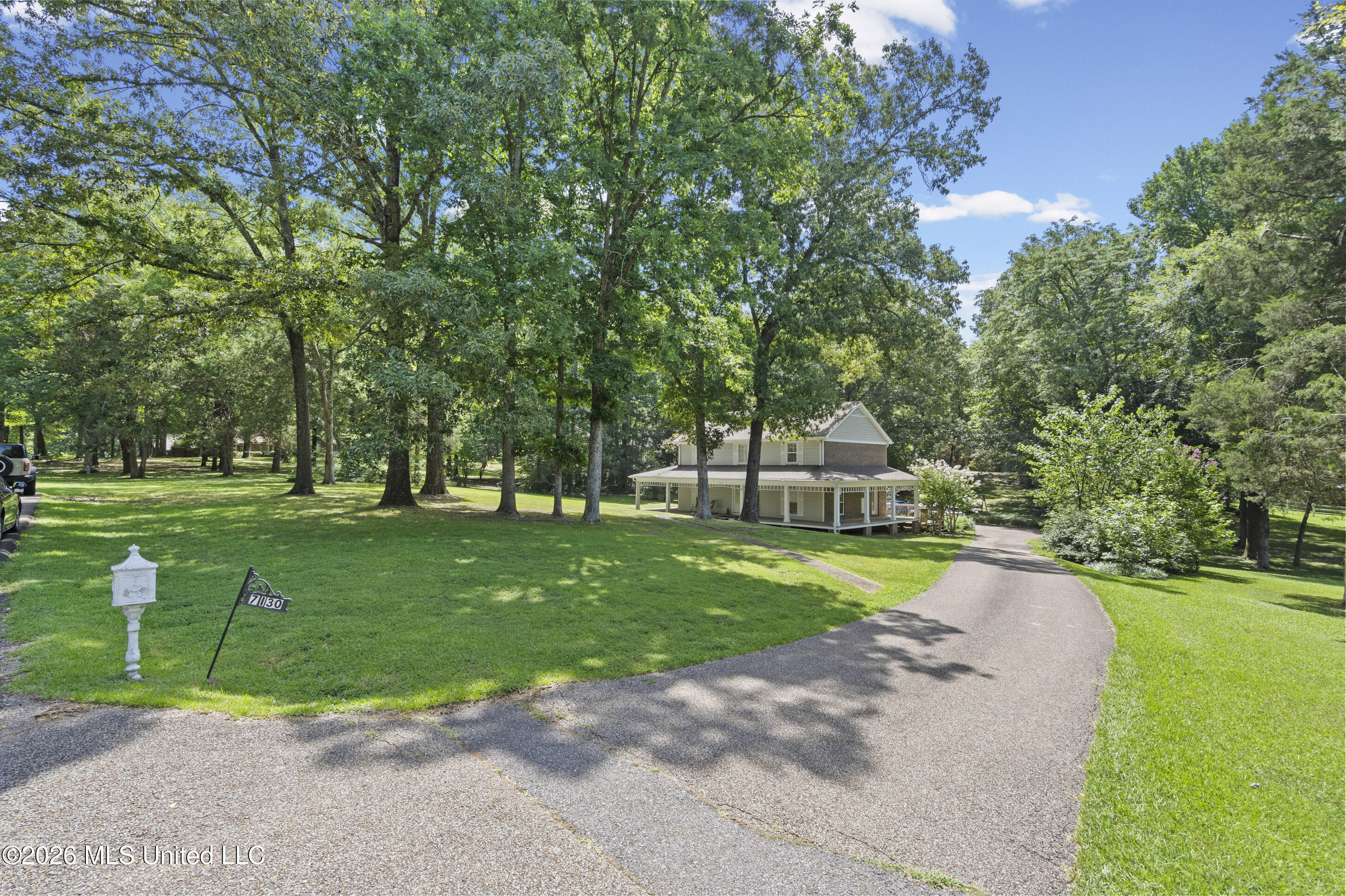 7130 Country Oaks Drive Property Photo 9