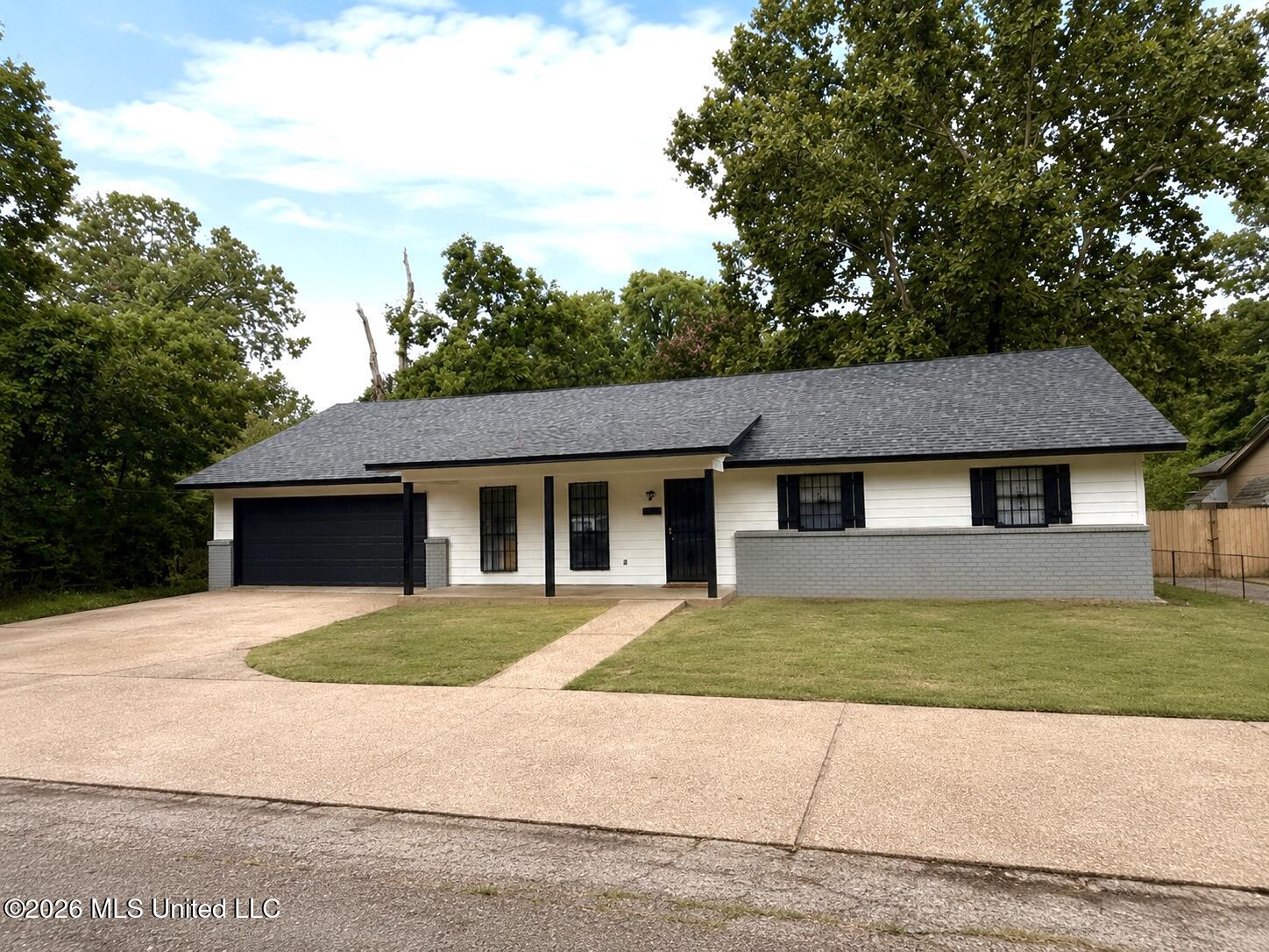 1351 Raymond Road Property Photo 1