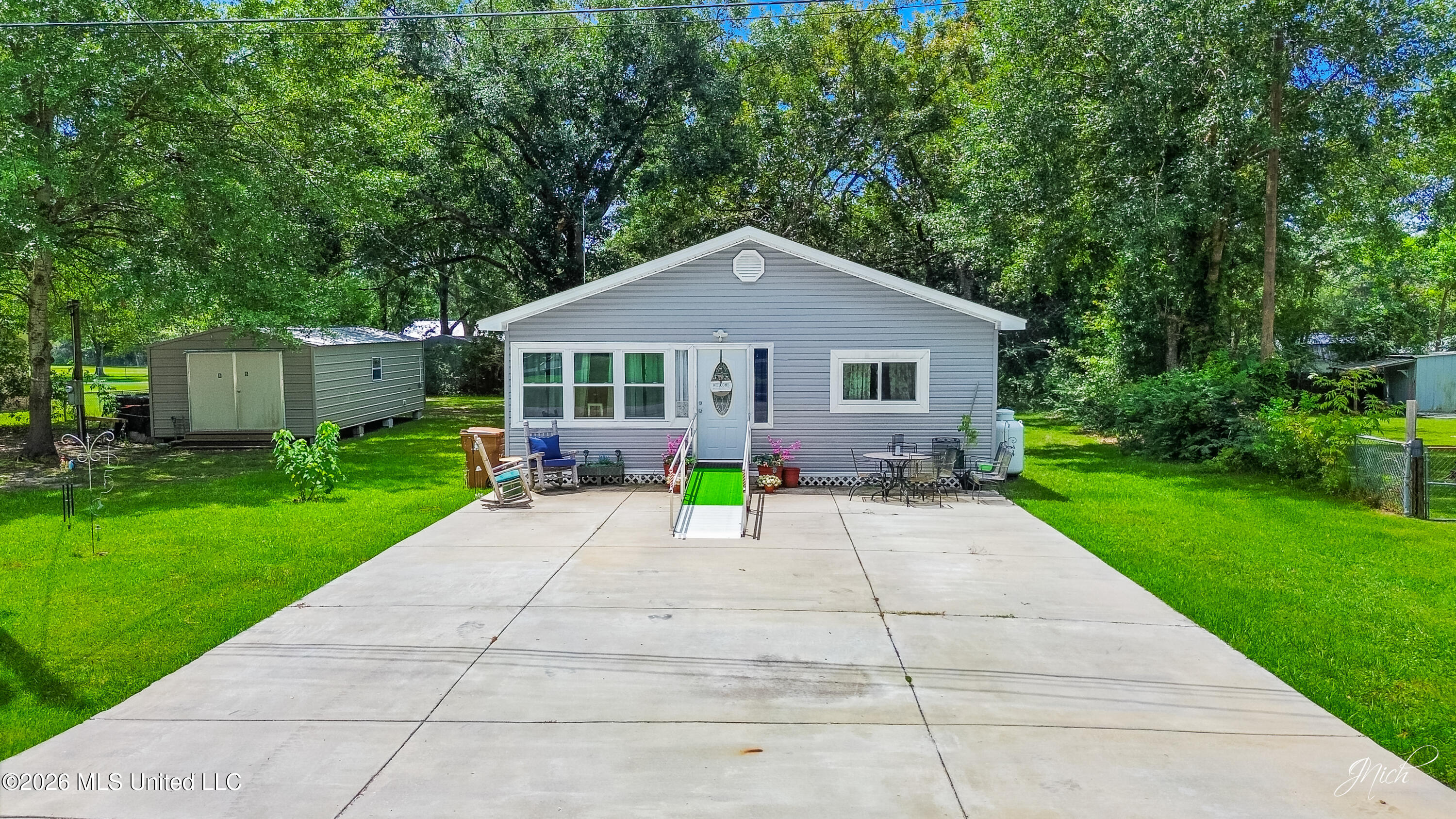 8145 Jack Graves Road Property Photo 1