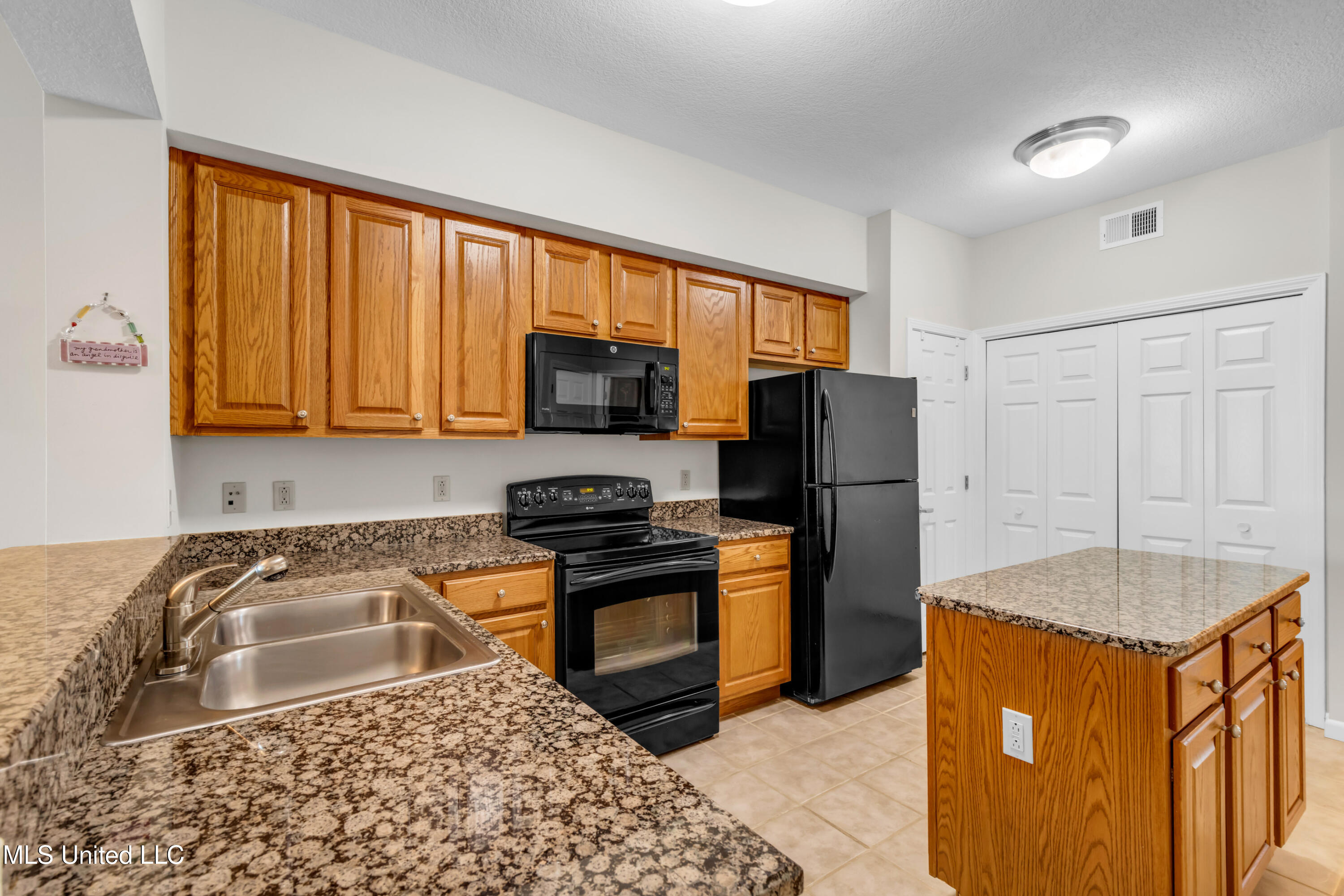 2228 Beach Drive Property Photo 6