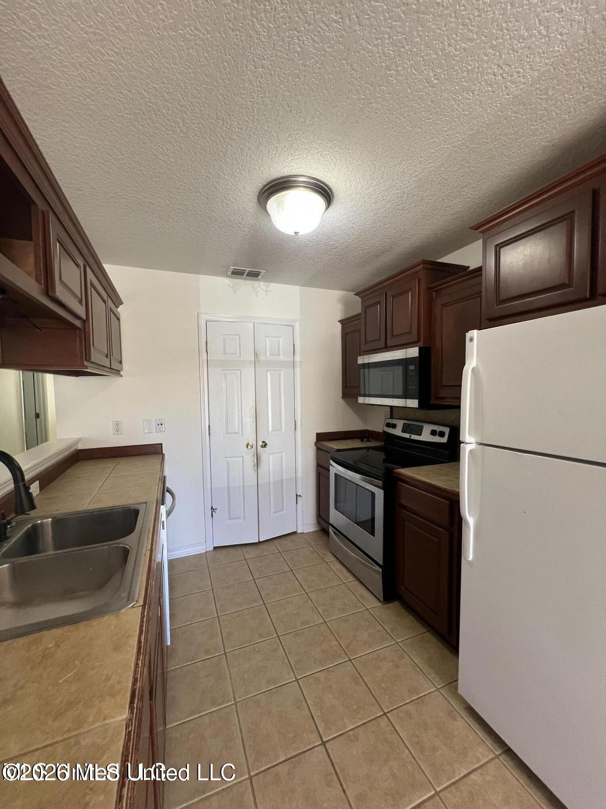 13463 Addison Avenue Property Photo 4
