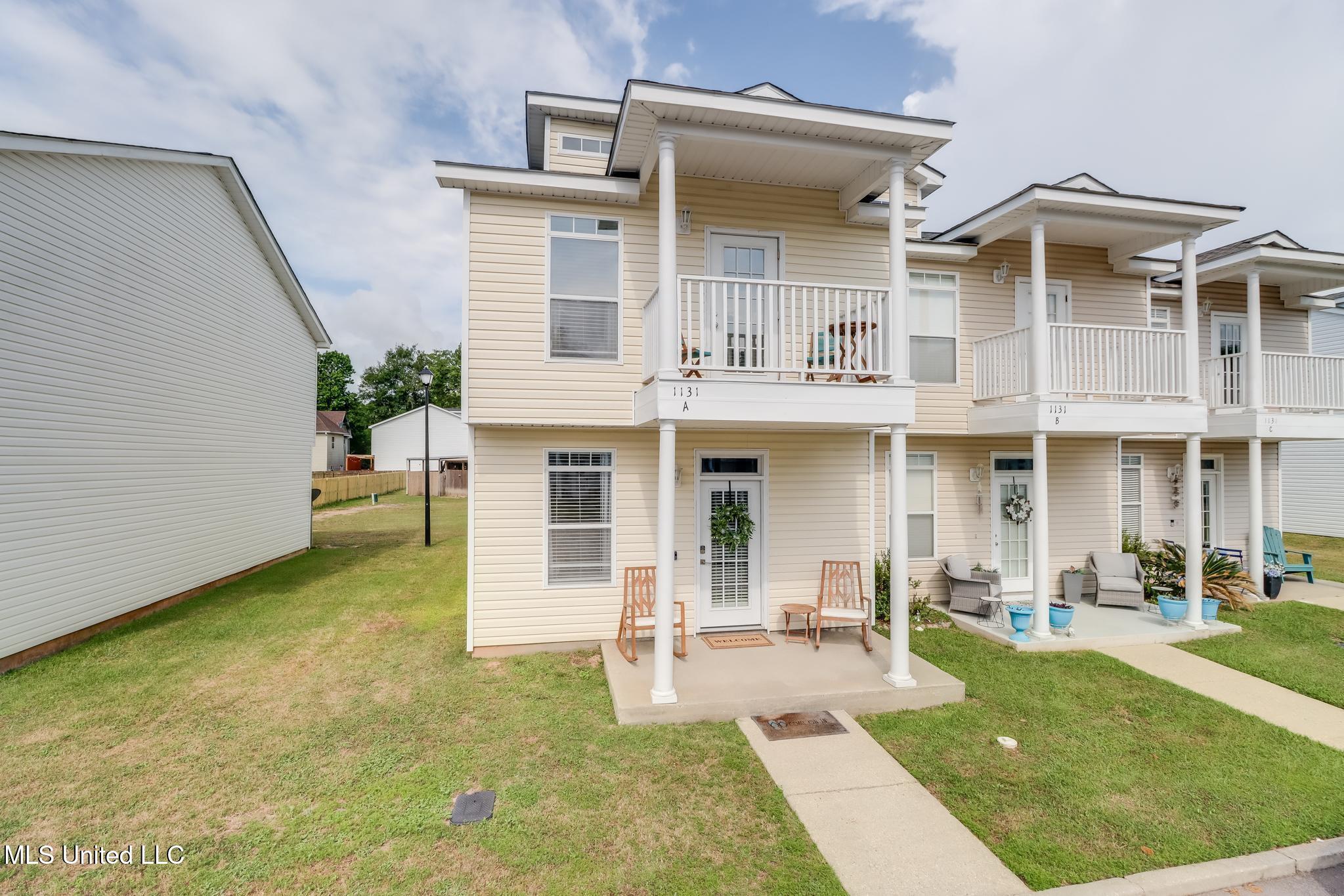 1131 Century Oaks Drive Property Photo 1