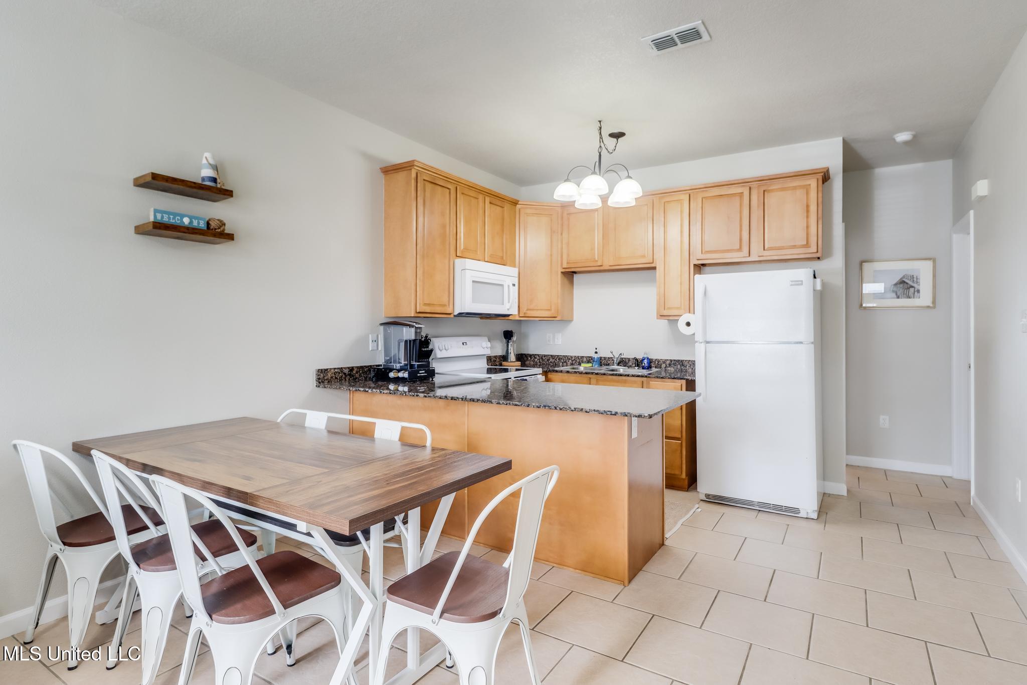 1131 Century Oaks Drive Property Photo 6