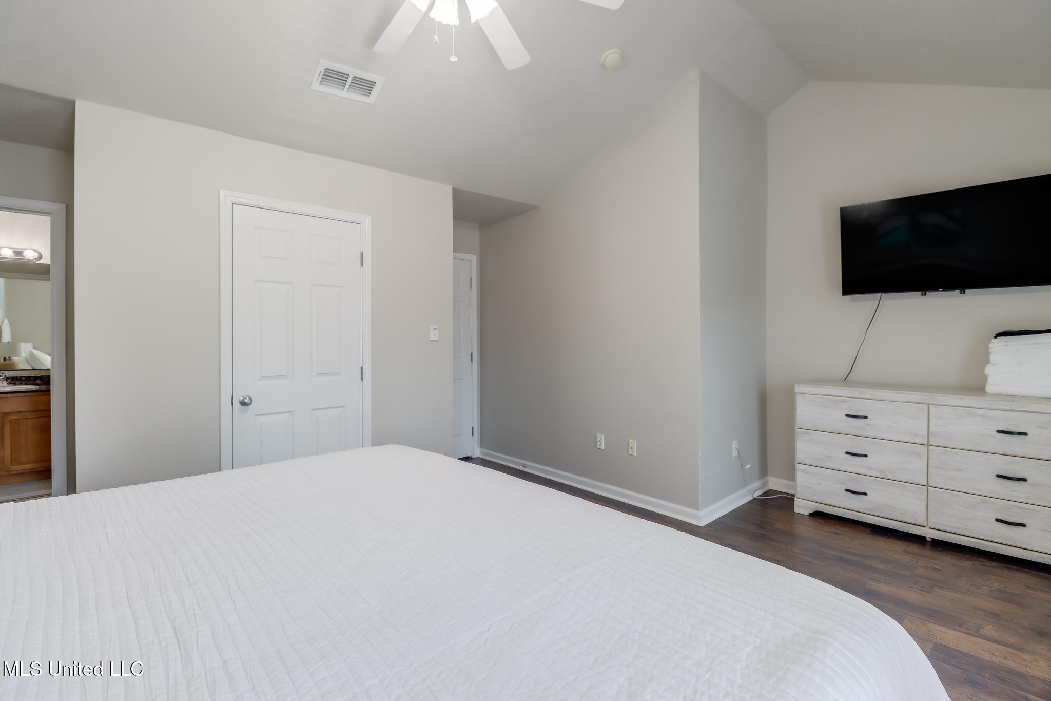 1131 Century Oaks Drive Property Photo 17