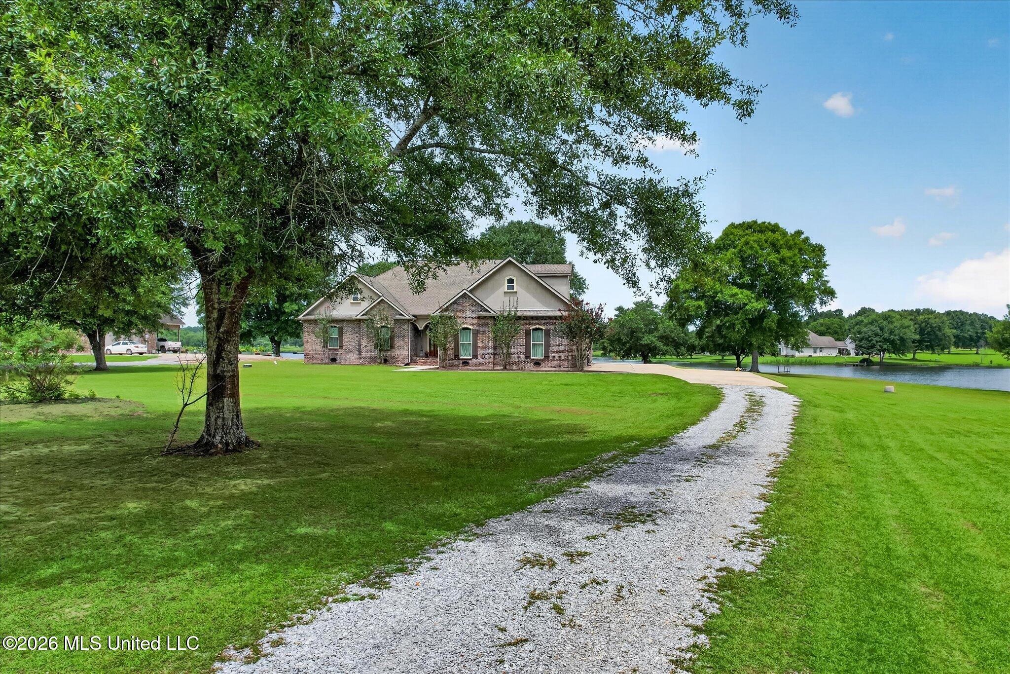 6 Lunker Lane Property Photo 8