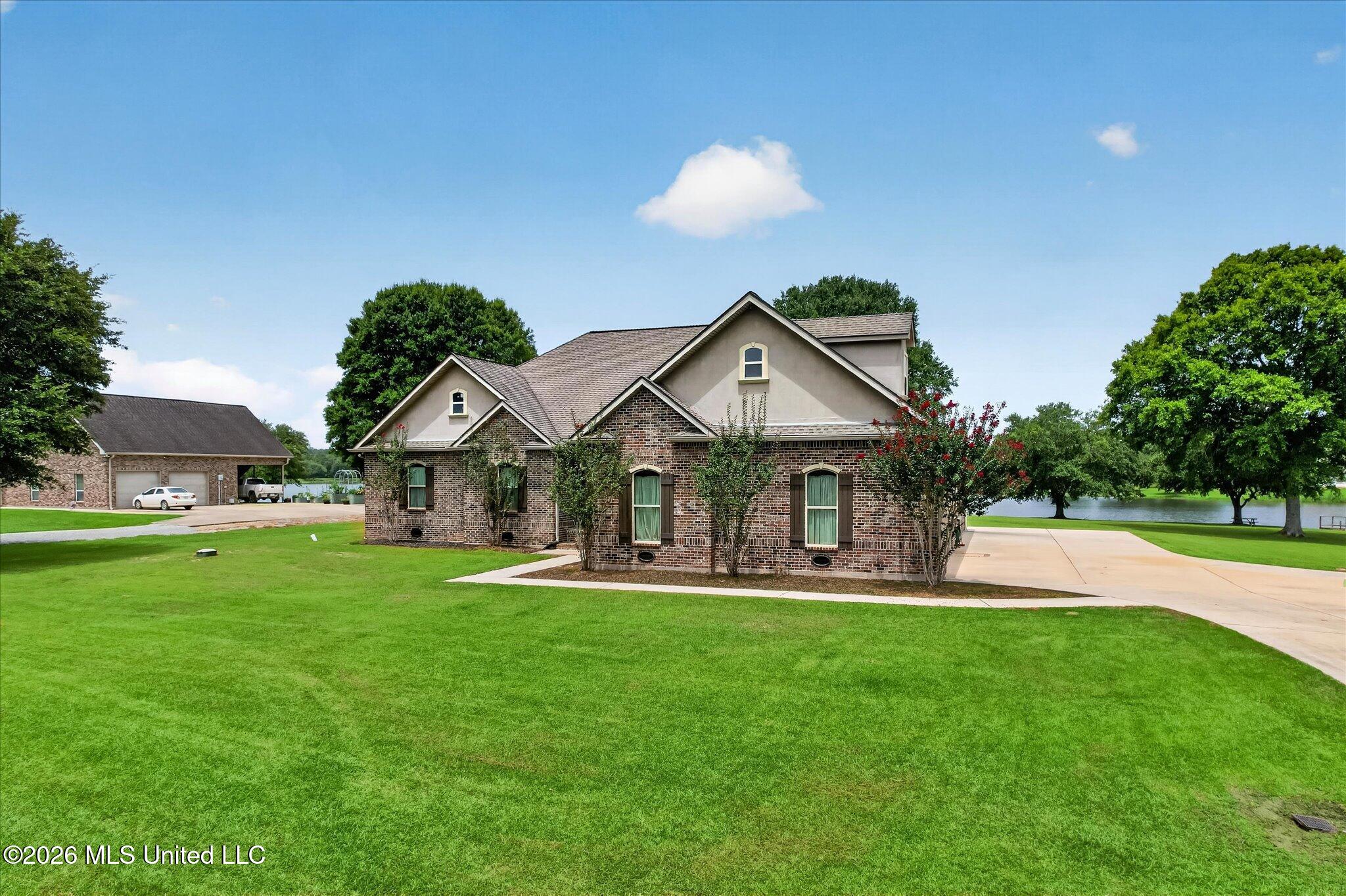 6 Lunker Lane Property Photo 9