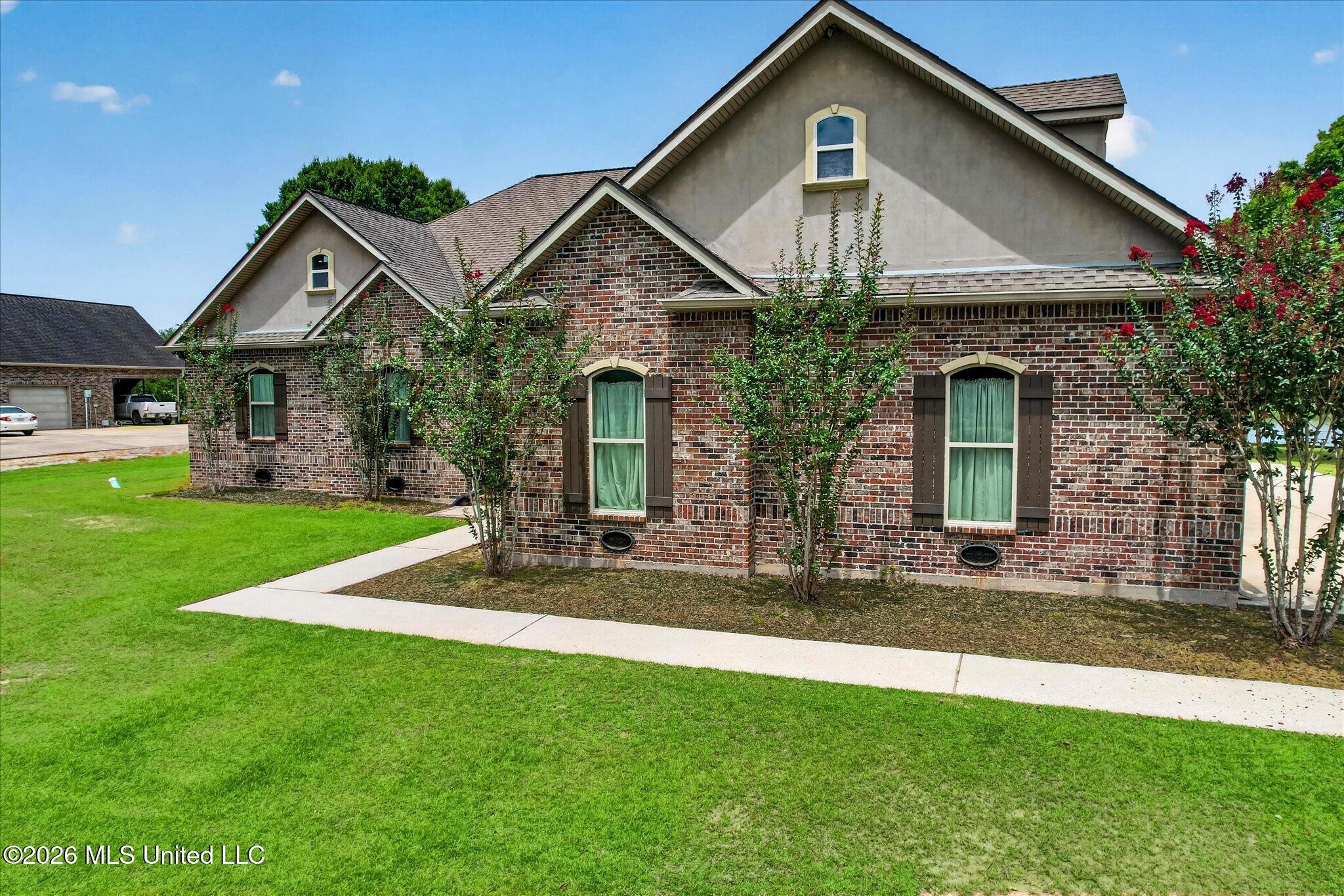 6 Lunker Lane Property Photo 13