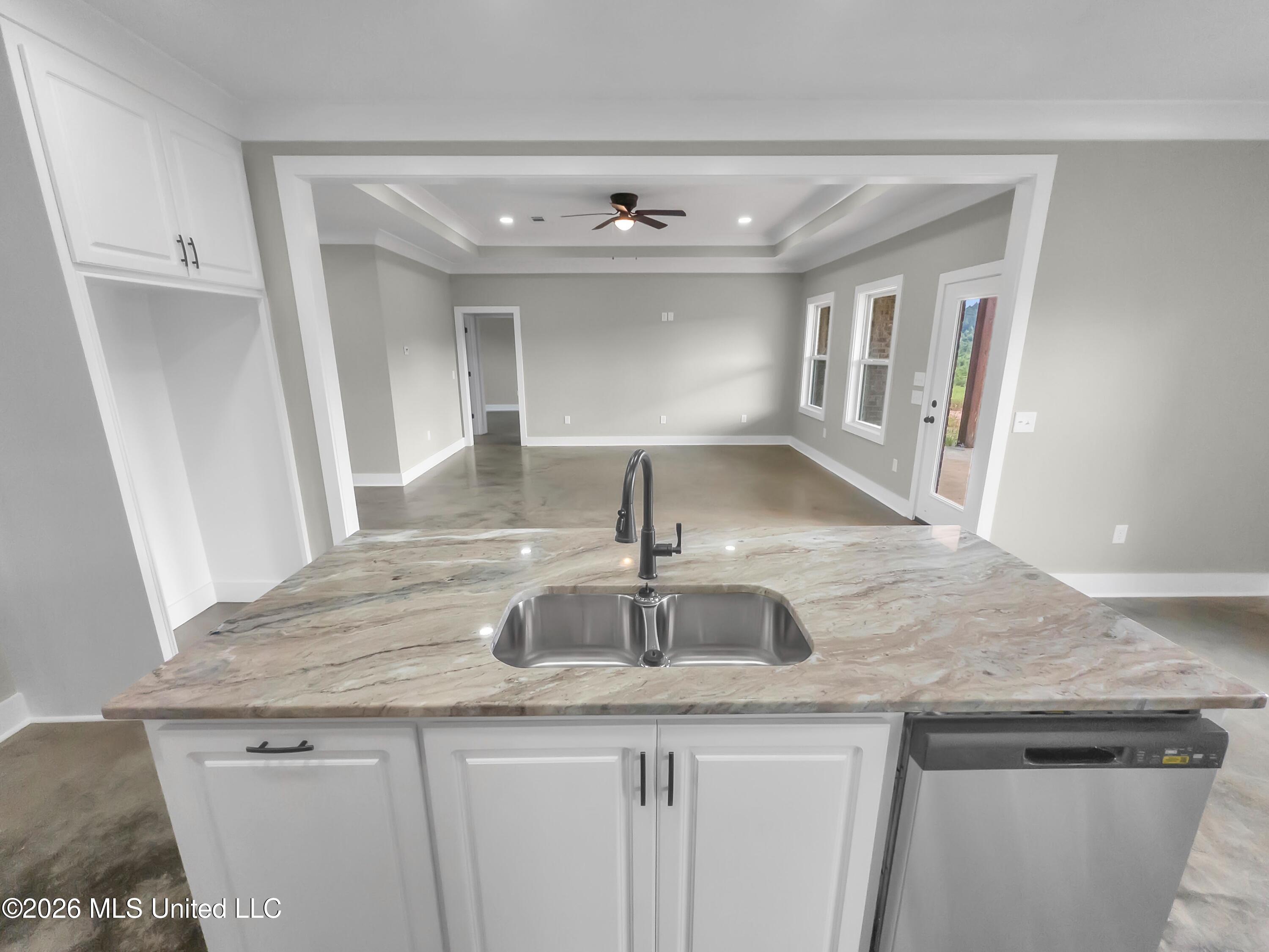 786 Clyde B Road Property Photo 7