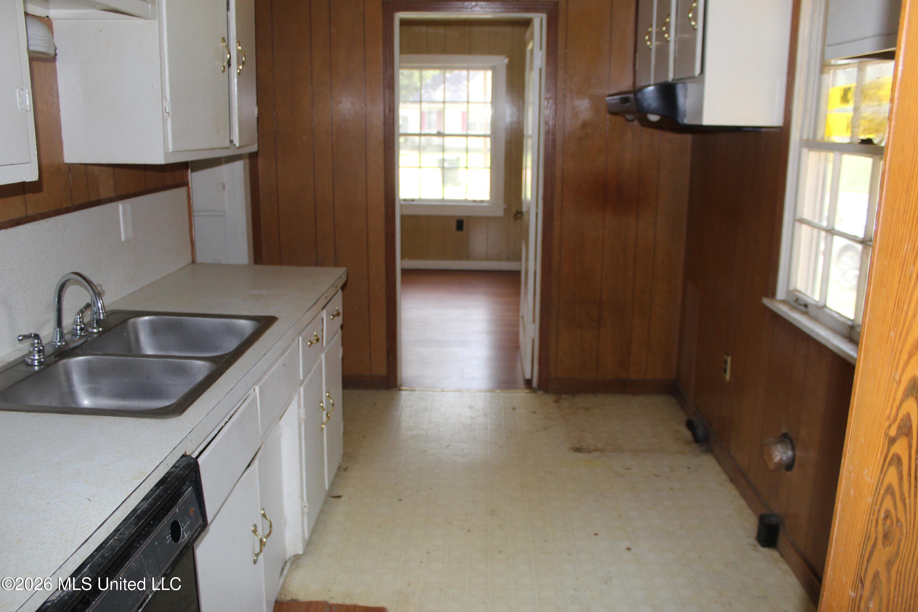 360 W Adams Avenue Property Photo 6