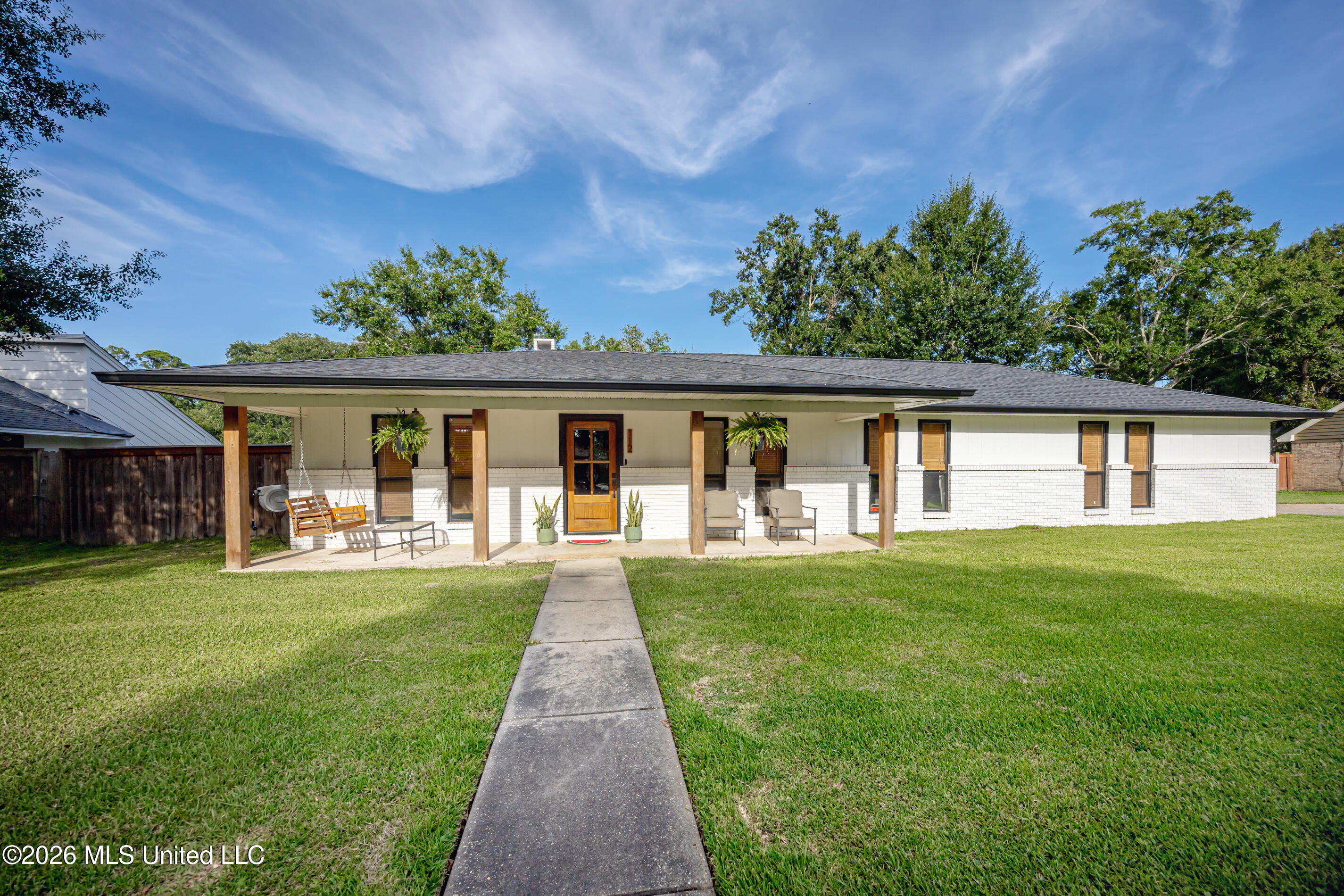 112 Lynne Therese Circle Property Photo 1